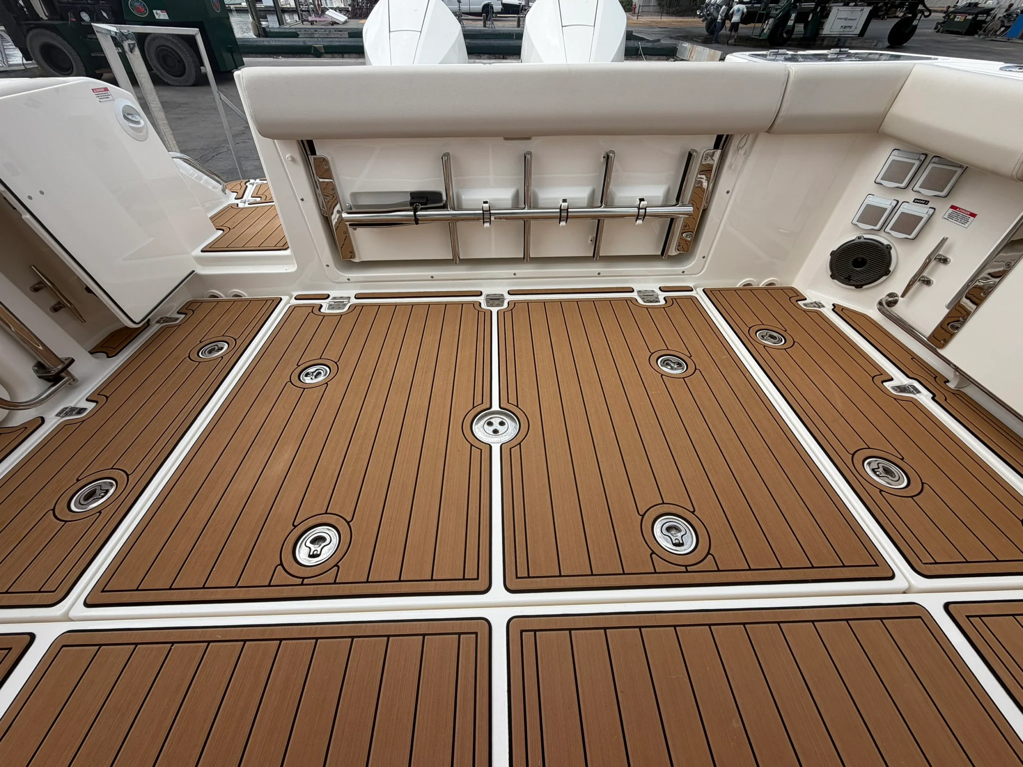 2023 Boston Whaler 325 CONQUEST Image Thumbnail #11