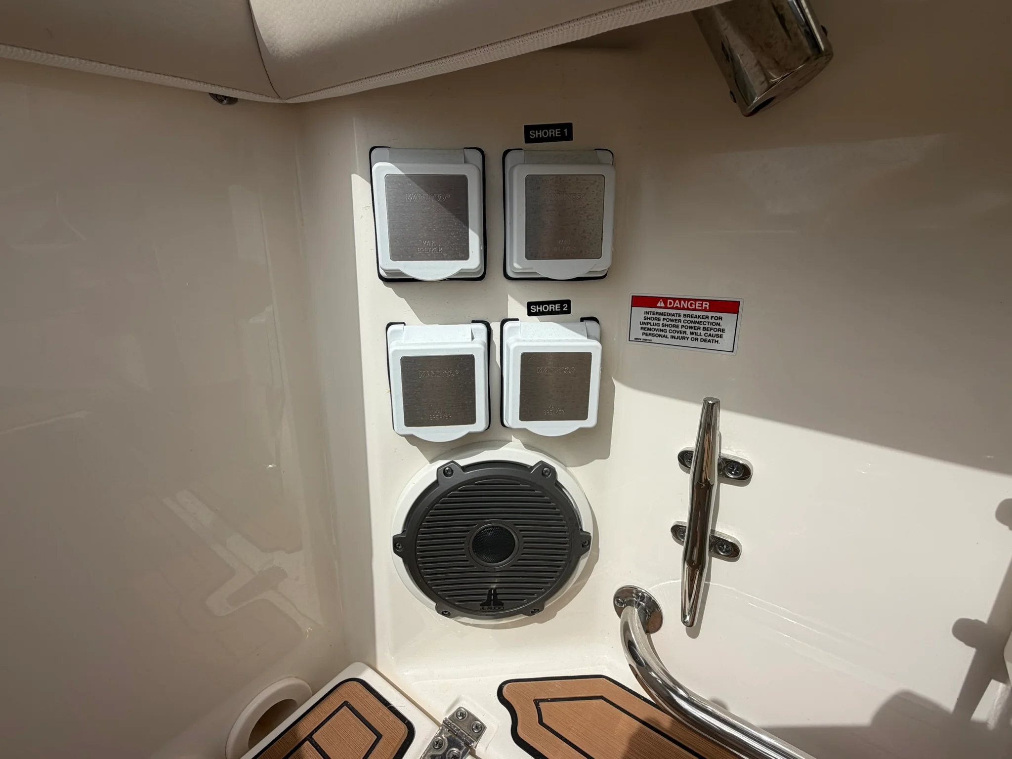 2023 Boston Whaler 325 CONQUEST Image Thumbnail #17
