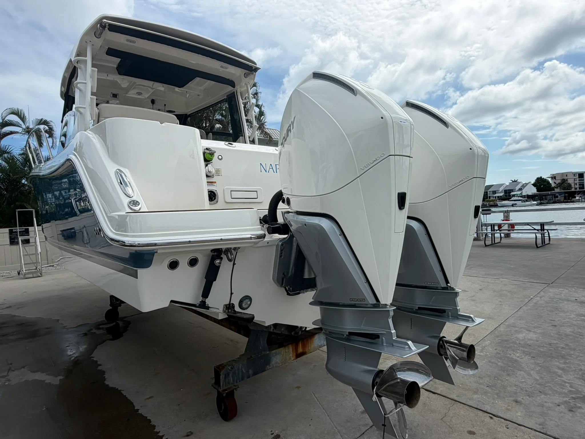 2023 Boston Whaler 325 CONQUEST Image Thumbnail #5