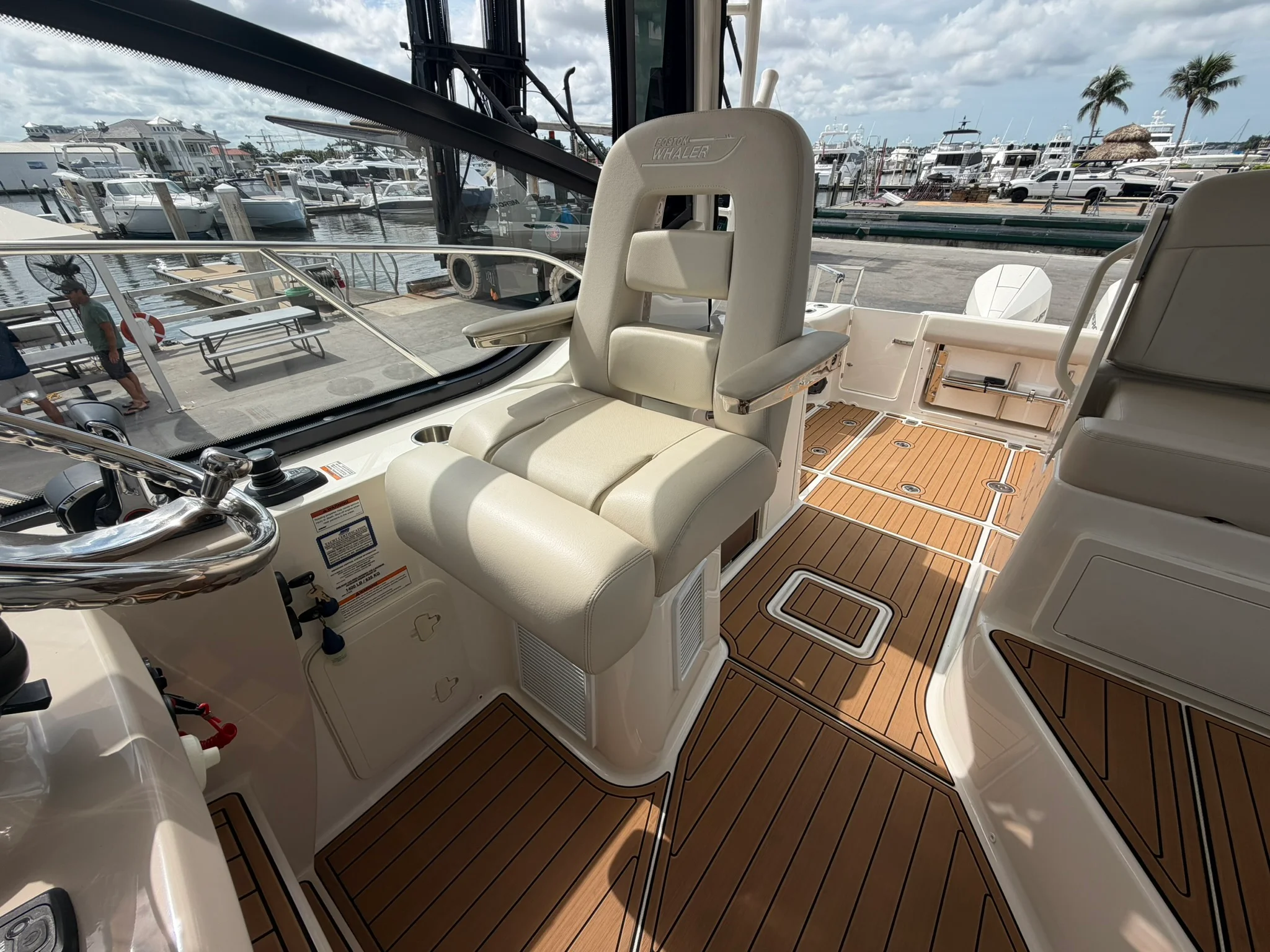 2023 Boston Whaler 325 CONQUEST Image Thumbnail #37