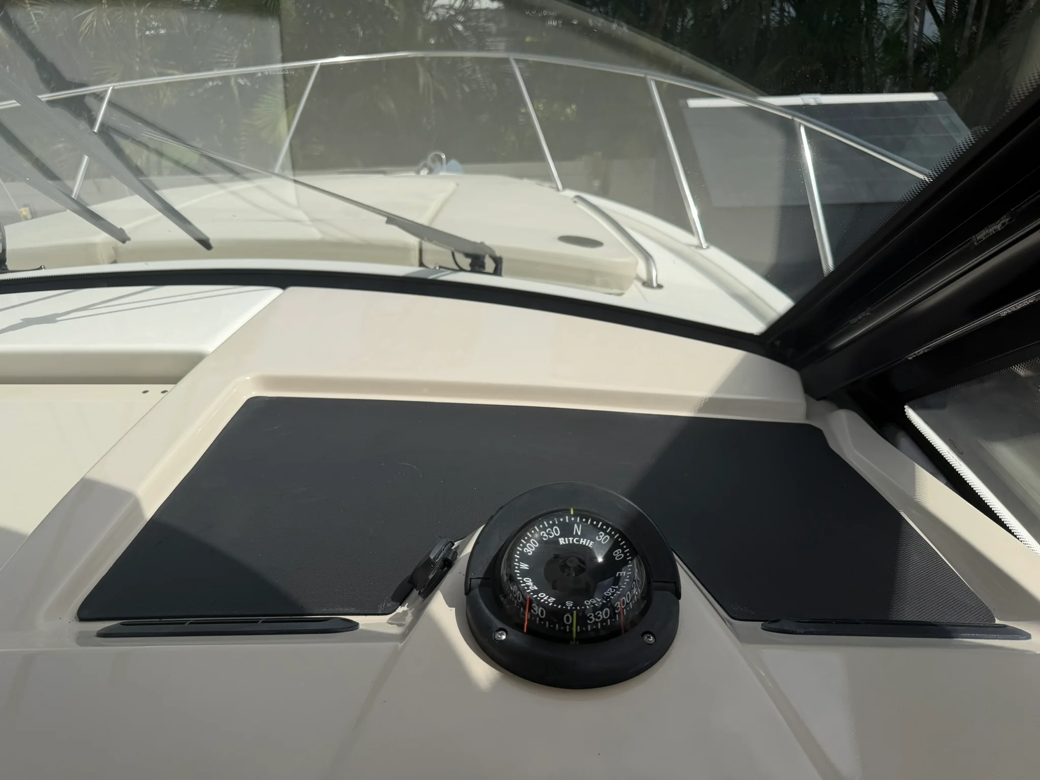 2023 Boston Whaler 325 CONQUEST Image Thumbnail #33