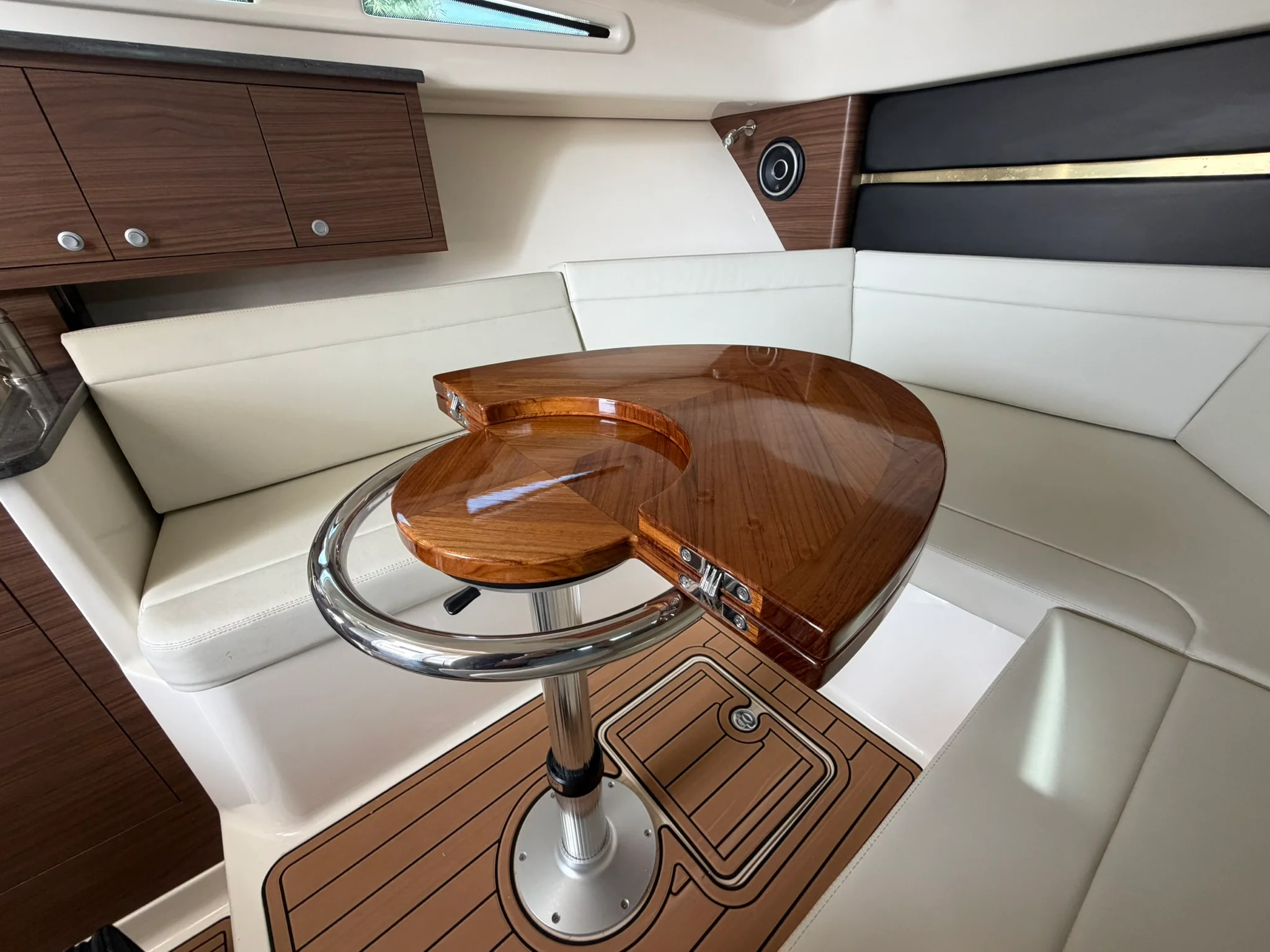 2023 Boston Whaler 325 CONQUEST Image Thumbnail #46