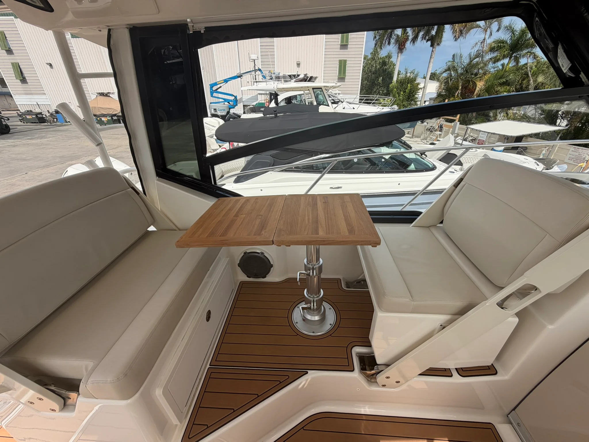 2023 Boston Whaler 325 CONQUEST Image Thumbnail #31