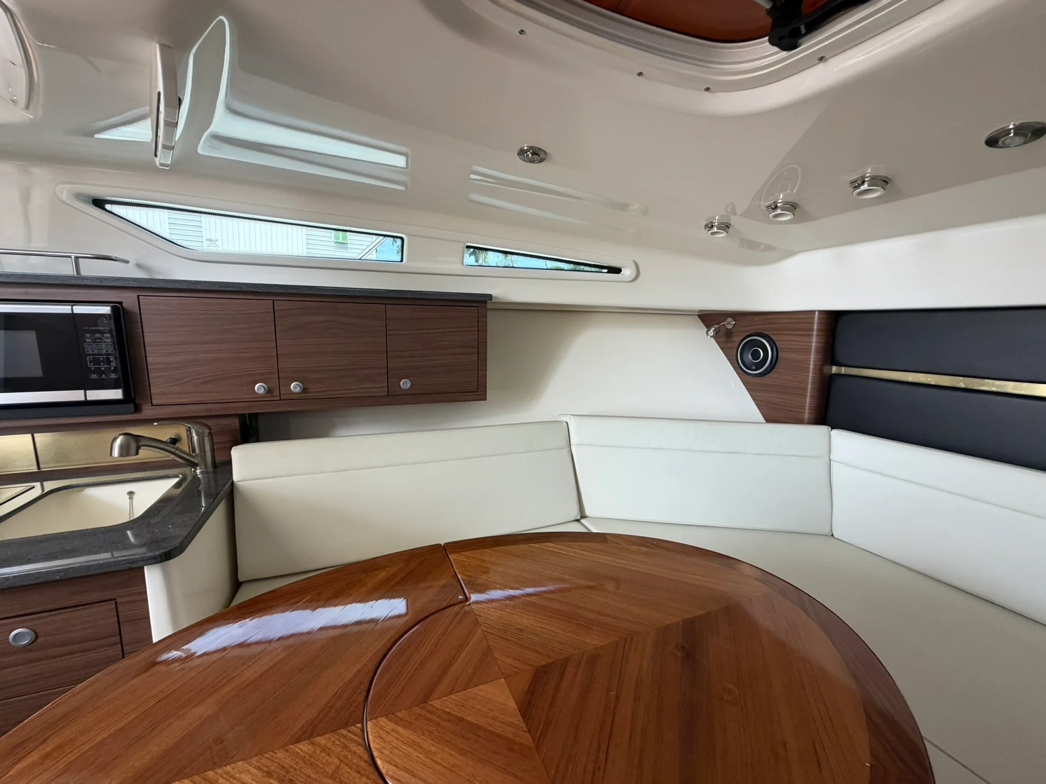 2023 Boston Whaler 325 CONQUEST Image Thumbnail #45