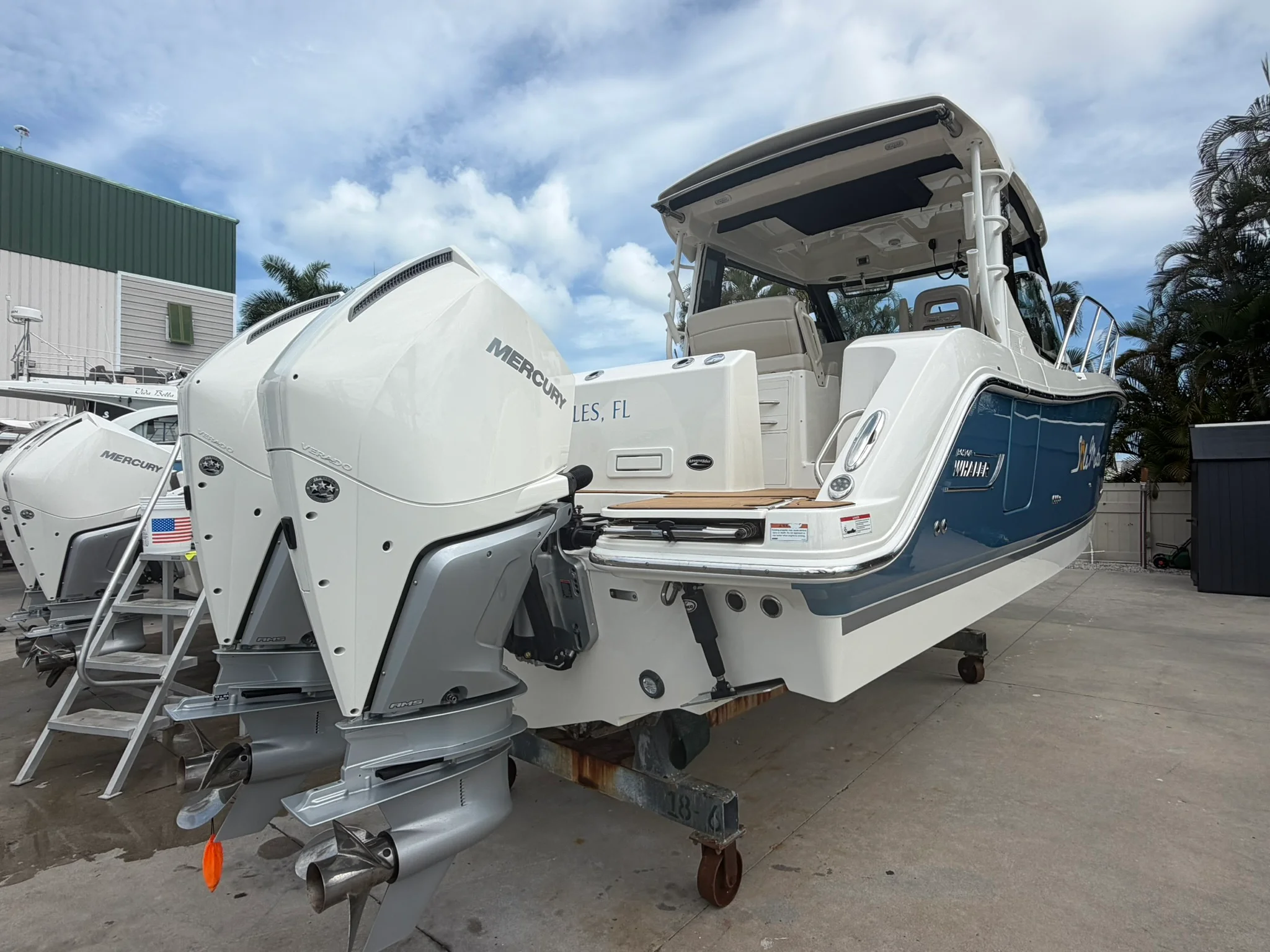 2023 Boston Whaler 325 CONQUEST Image Thumbnail #7