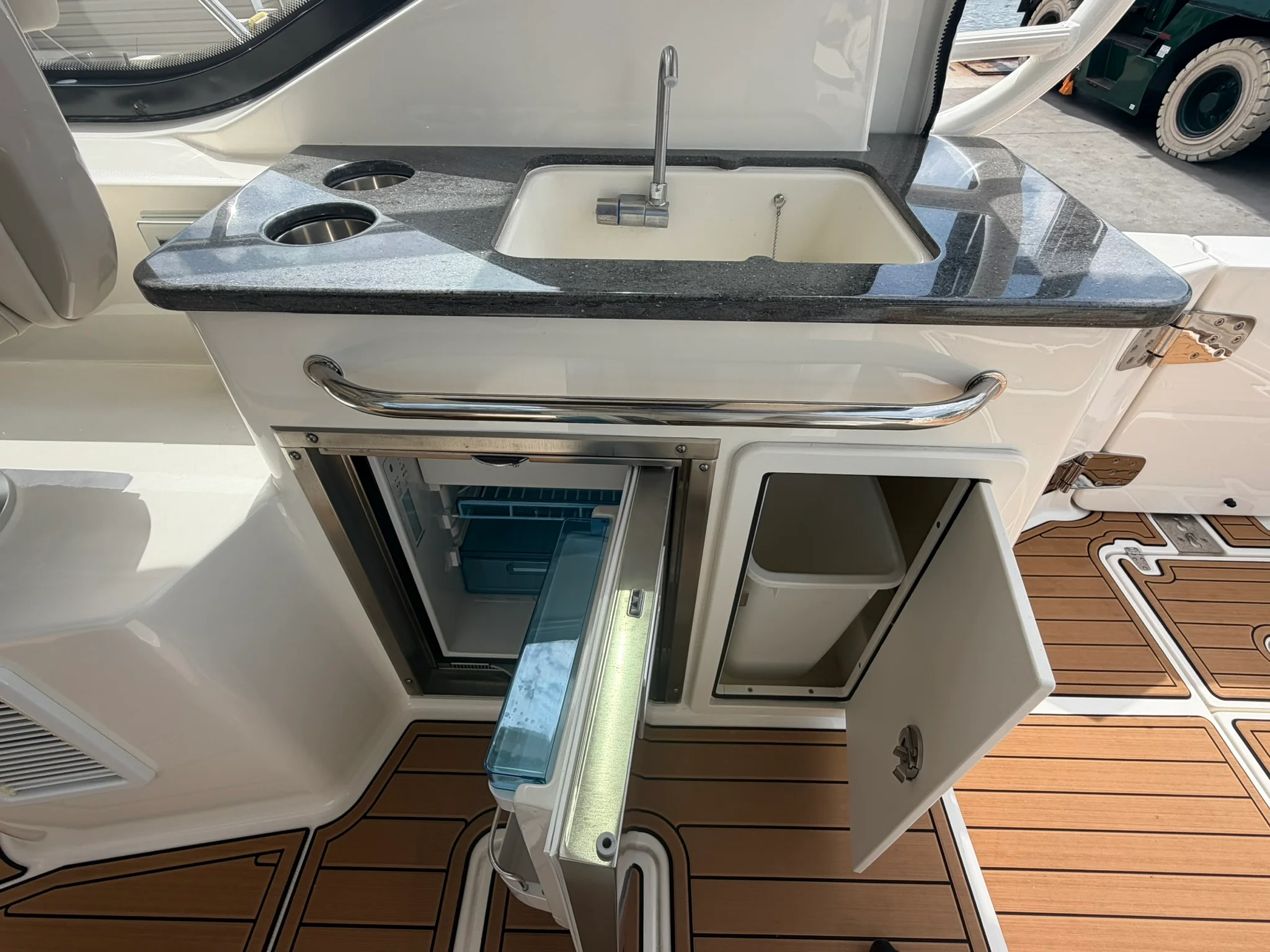2023 Boston Whaler 325 CONQUEST Image Thumbnail #27