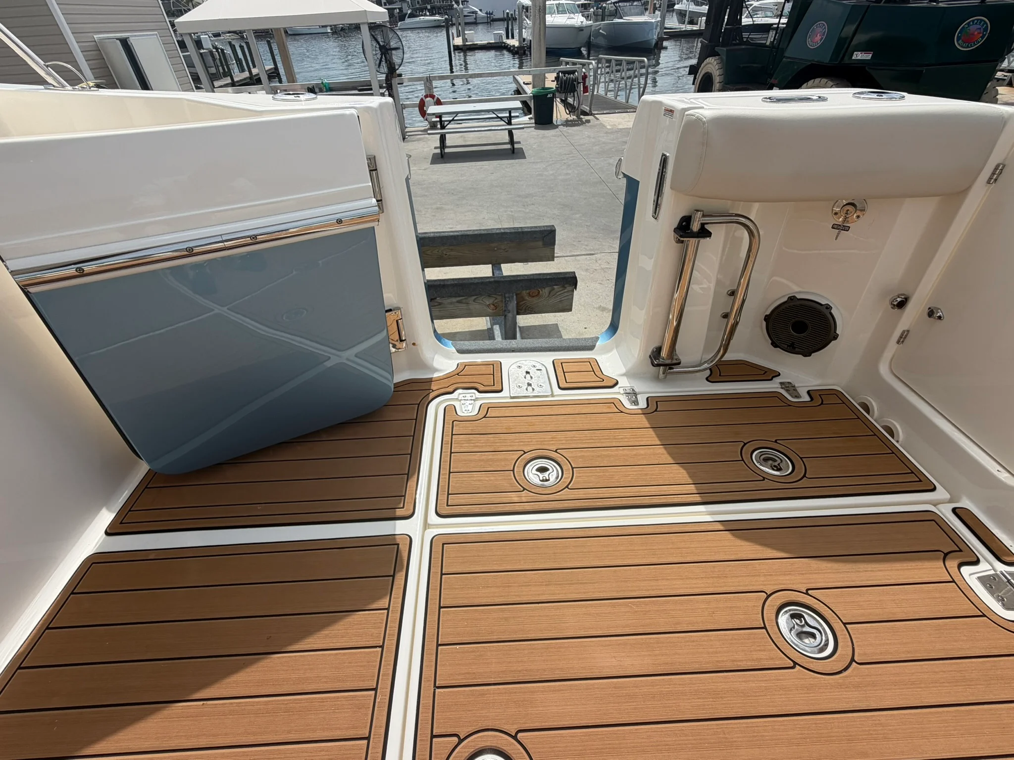 2023 Boston Whaler 325 CONQUEST Image Thumbnail #19