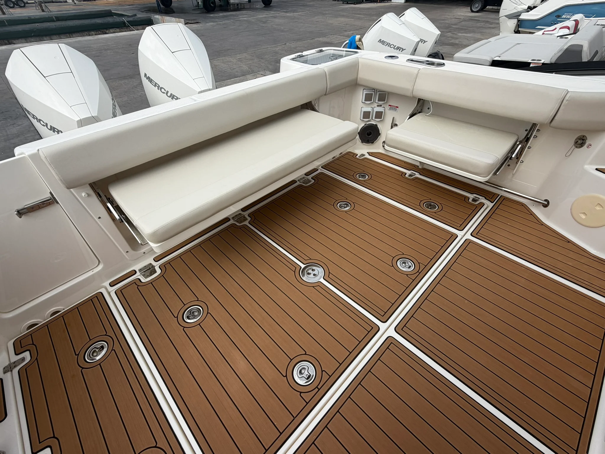 2023 Boston Whaler 325 CONQUEST Image Thumbnail #13