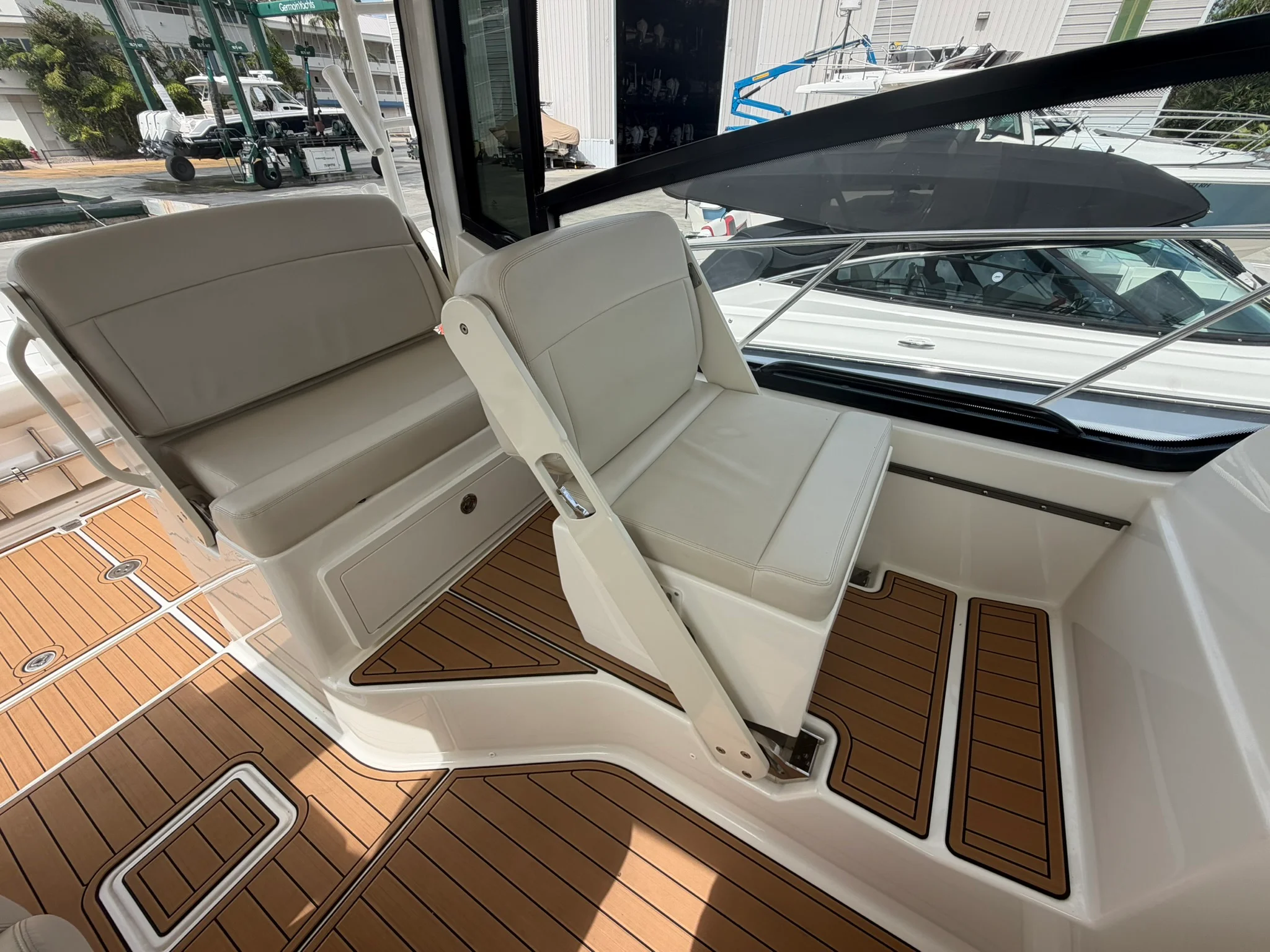 2023 Boston Whaler 325 CONQUEST Image Thumbnail #29