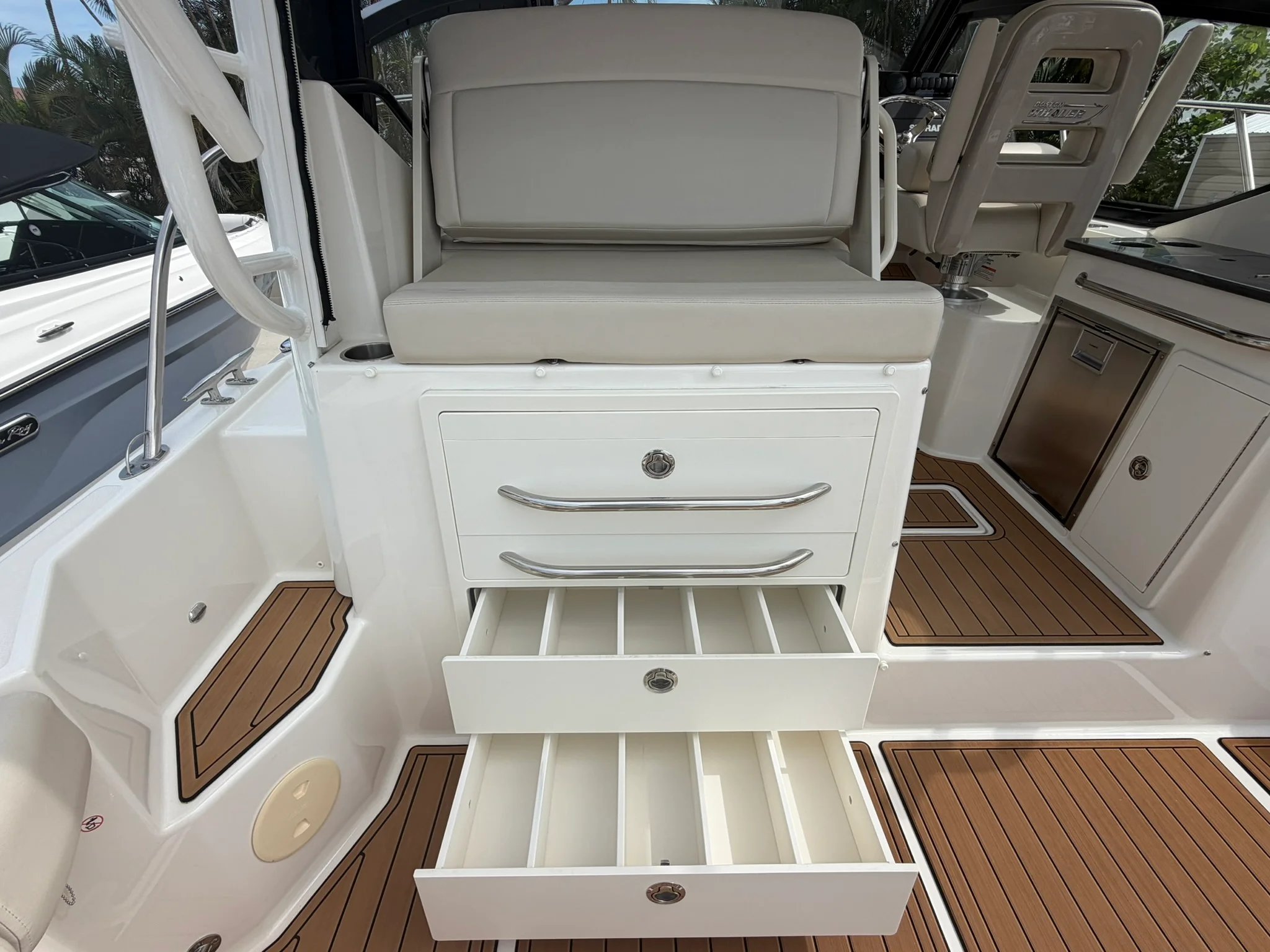 2023 Boston Whaler 325 CONQUEST Image Thumbnail #16