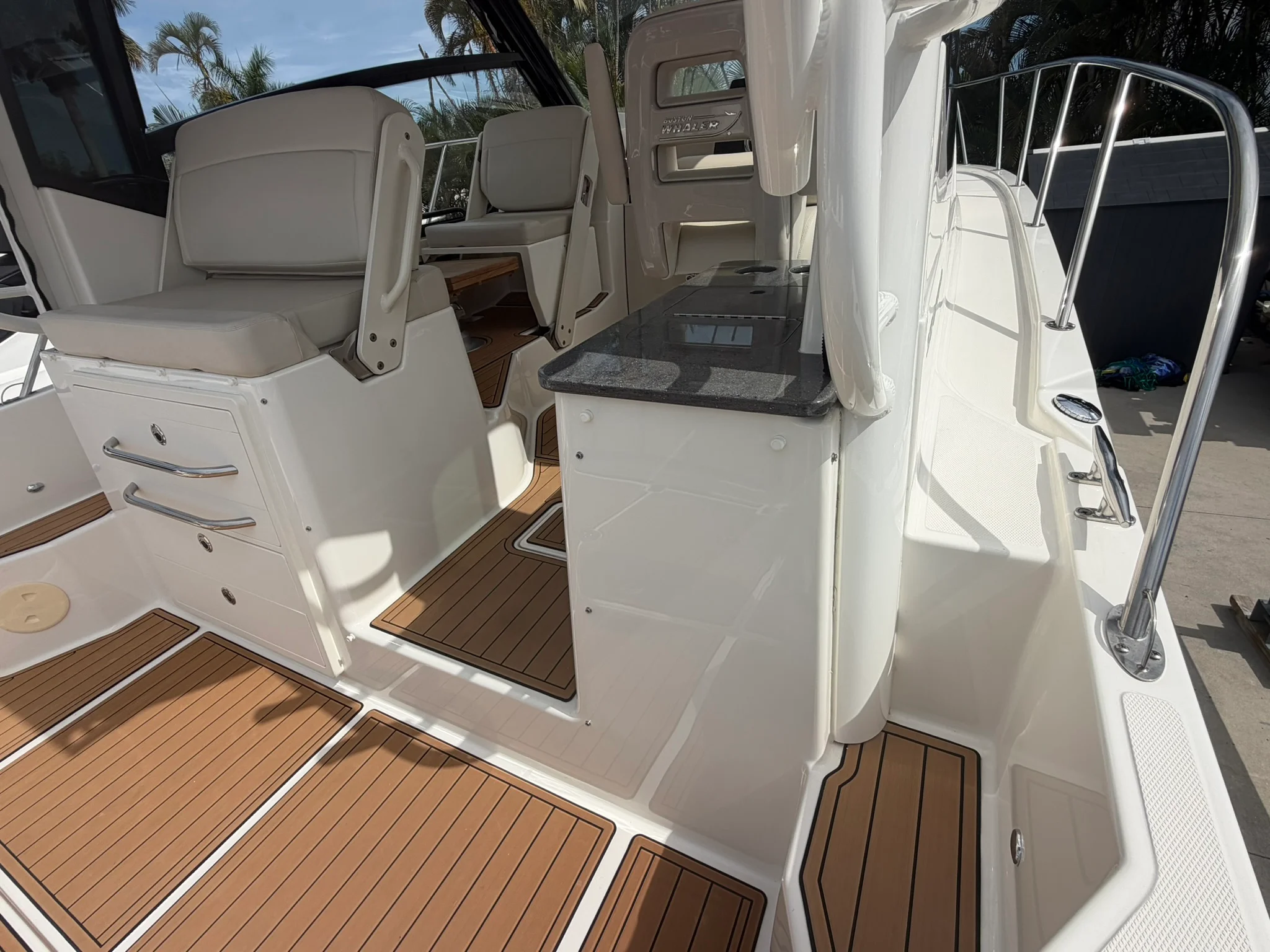 2023 Boston Whaler 325 CONQUEST Image Thumbnail #24