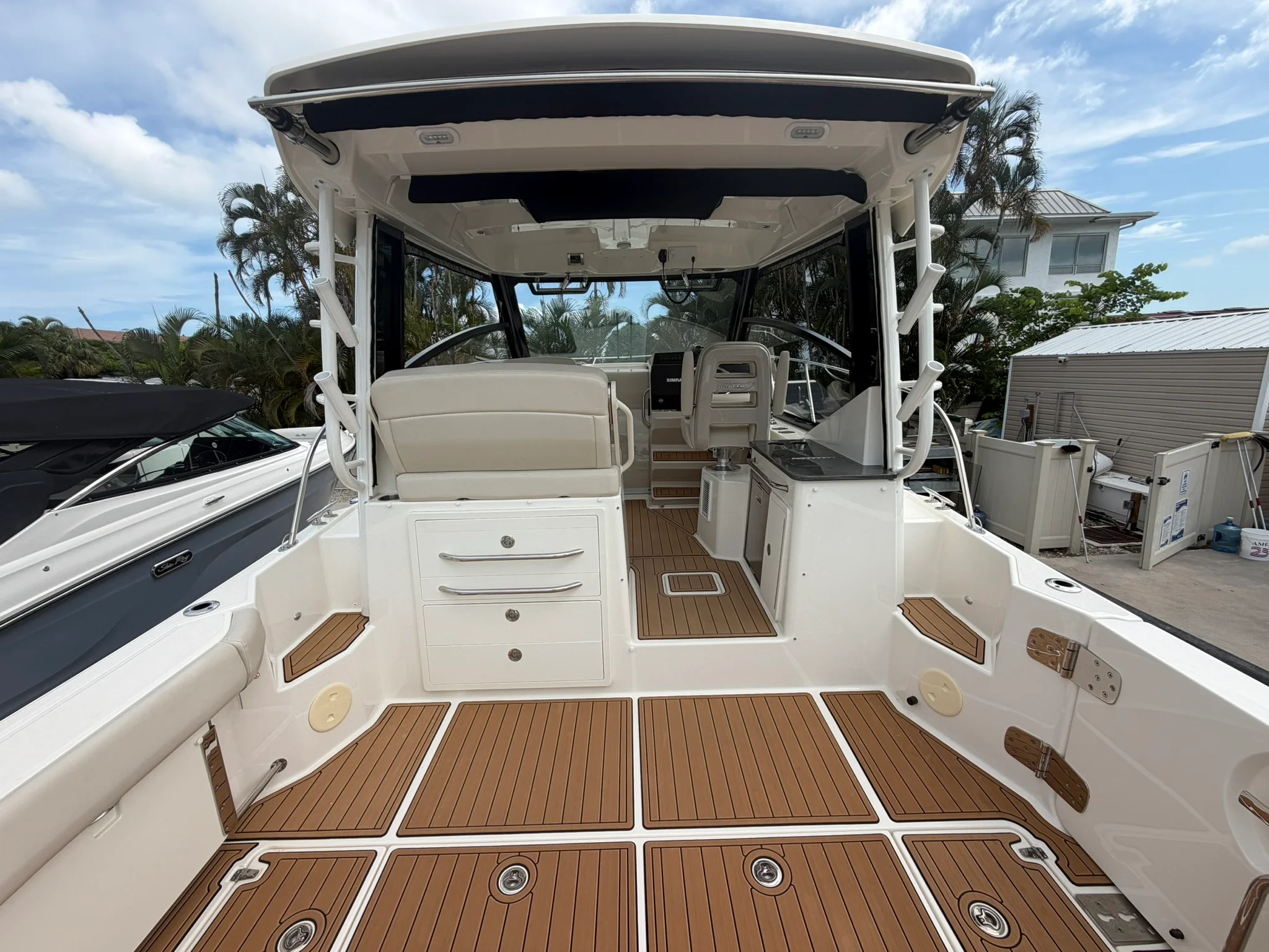 2023 Boston Whaler 325 CONQUEST Image Thumbnail #9