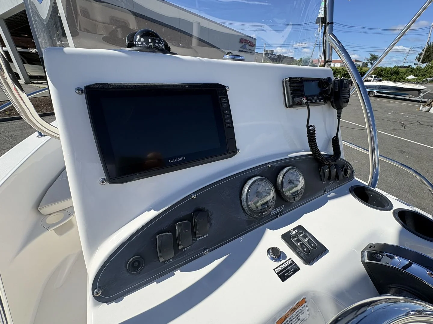 2017 Boston Whaler 190 OUTRAGE Image Thumbnail #5