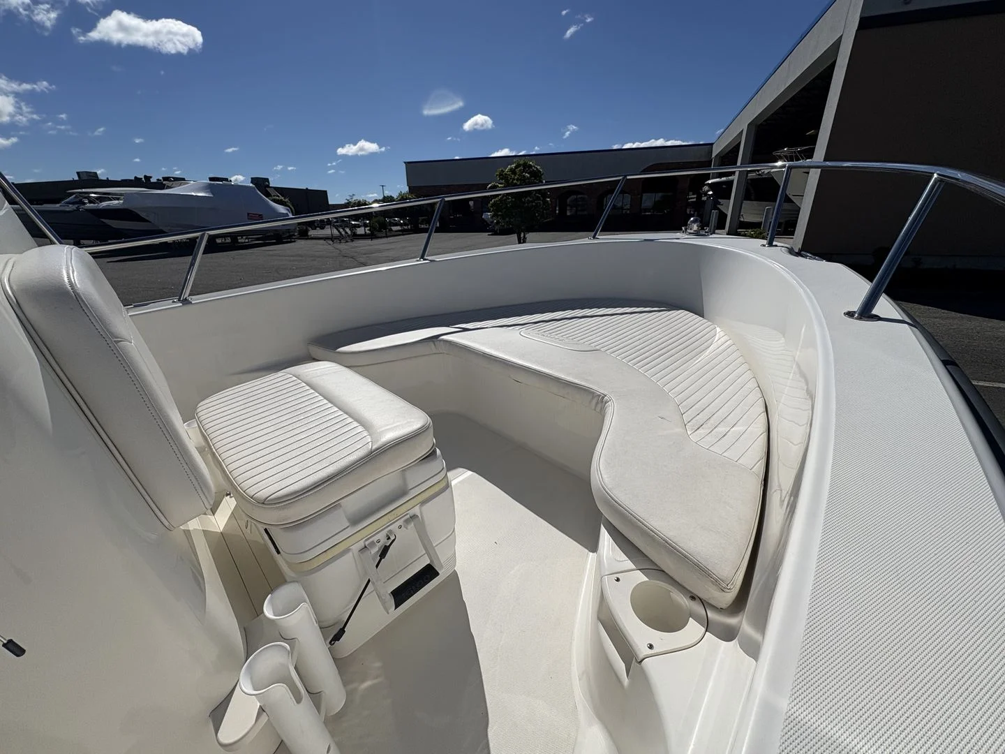 2017 Boston Whaler 190 OUTRAGE Image Thumbnail #2