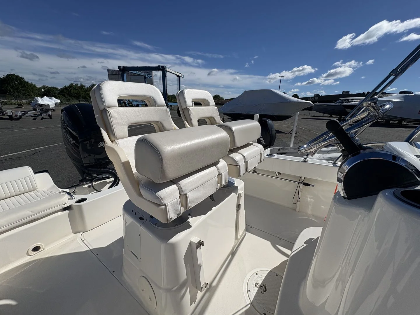 2017 Boston Whaler 190 OUTRAGE Image Thumbnail #6