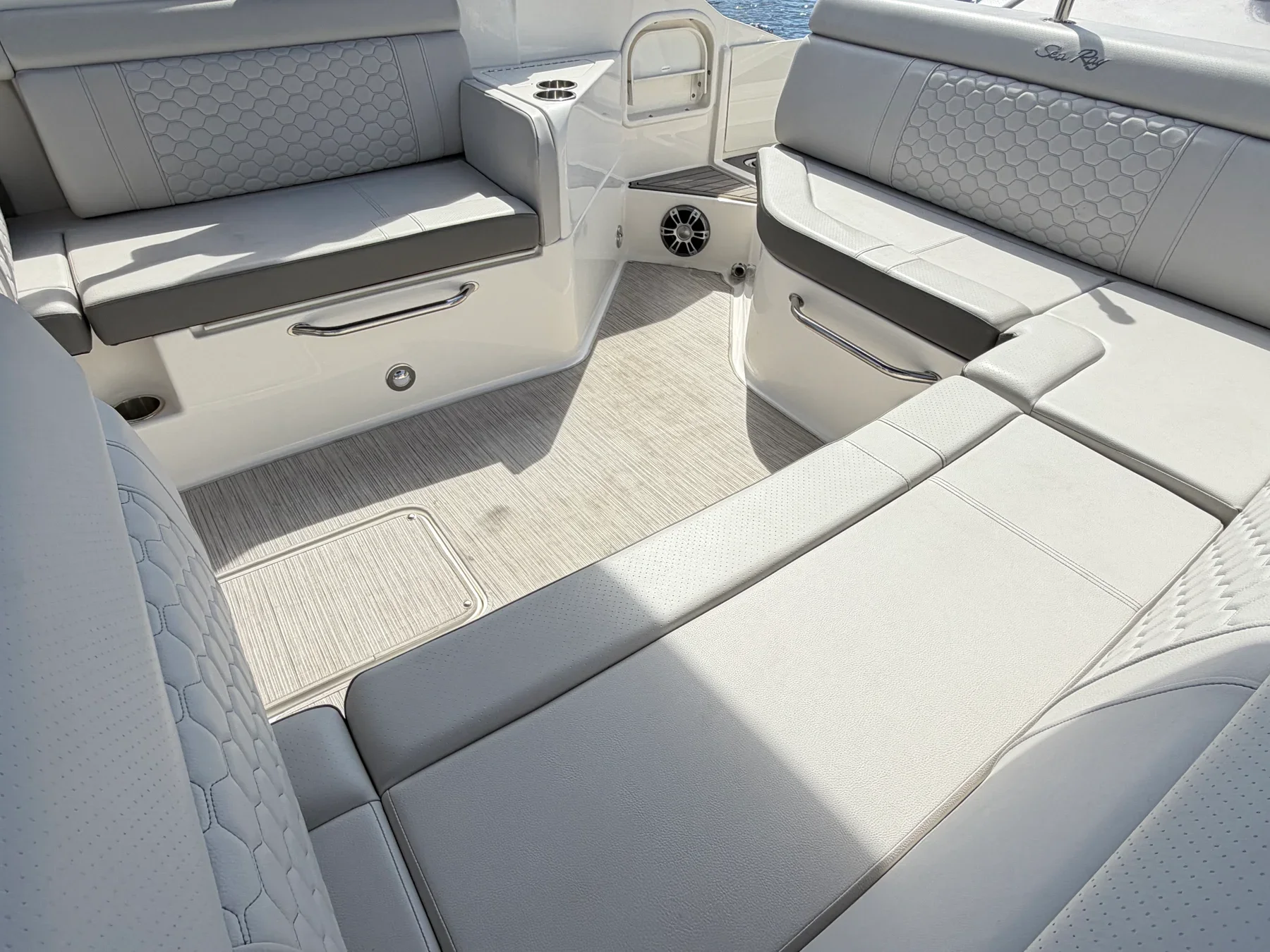 2024 Sea Ray 270 SD OB Image Thumbnail #23