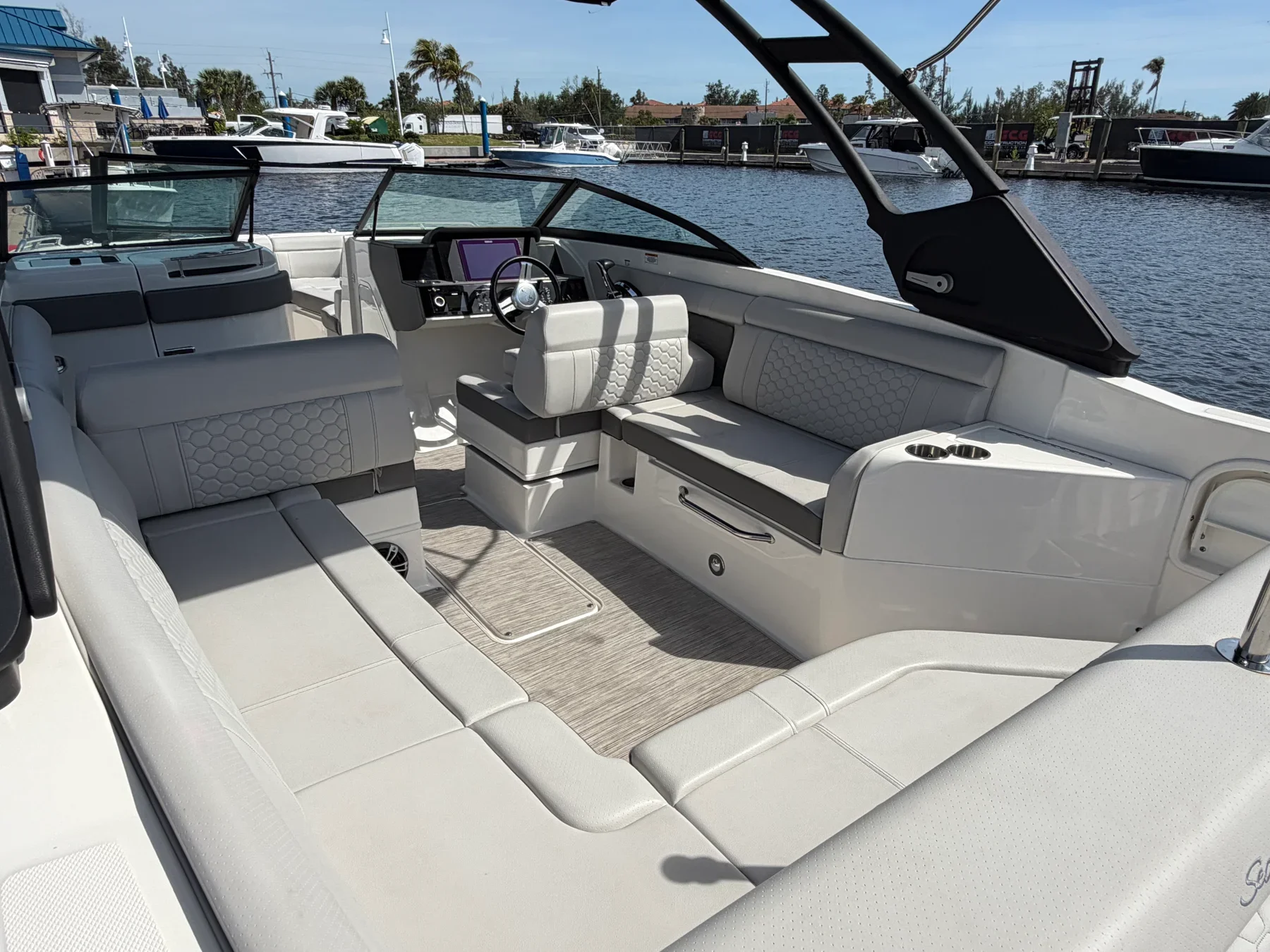 2024 Sea Ray 270 SD OB Image Thumbnail #15