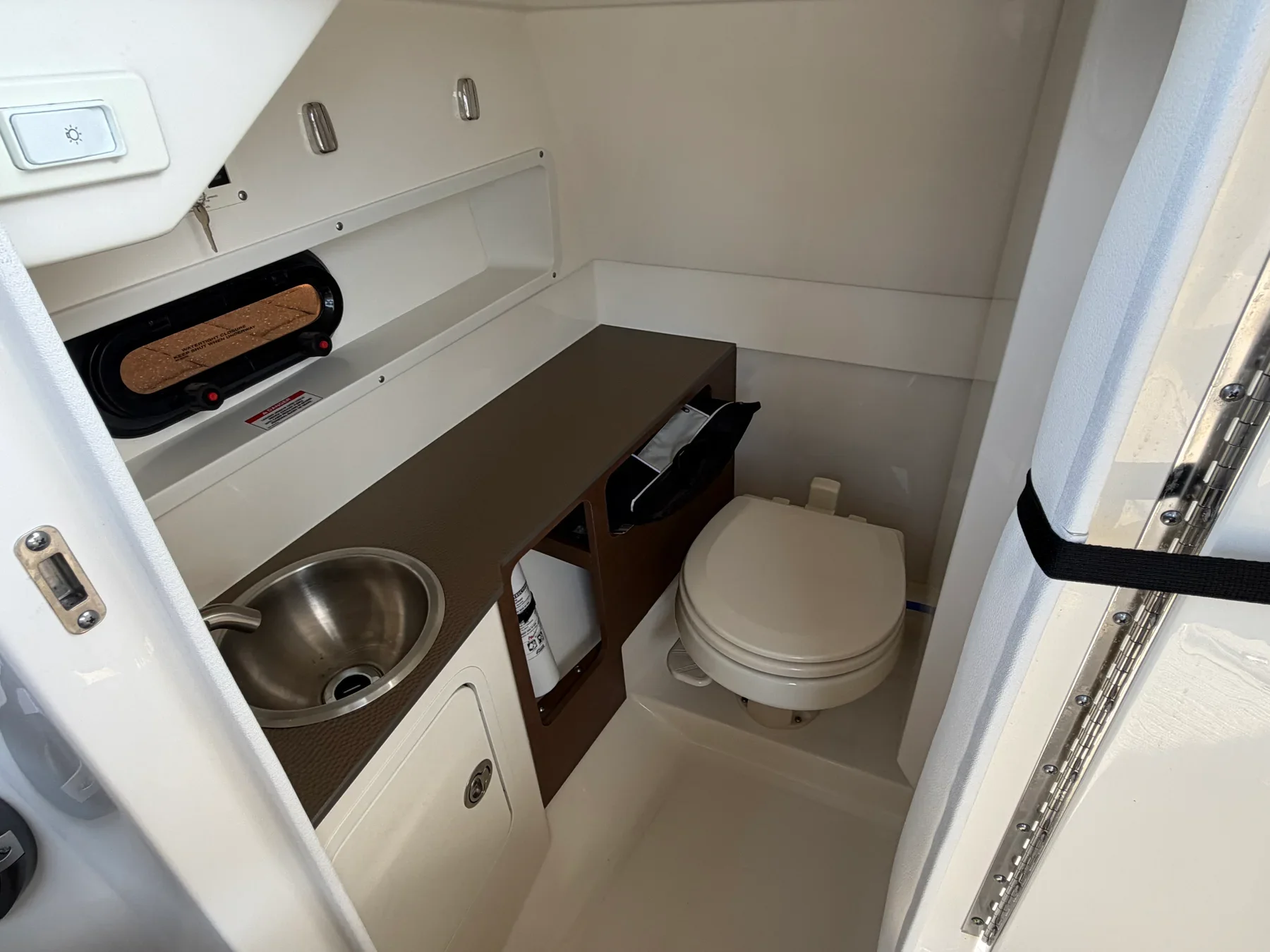 2024 Sea Ray 270 SD OB Image Thumbnail #31