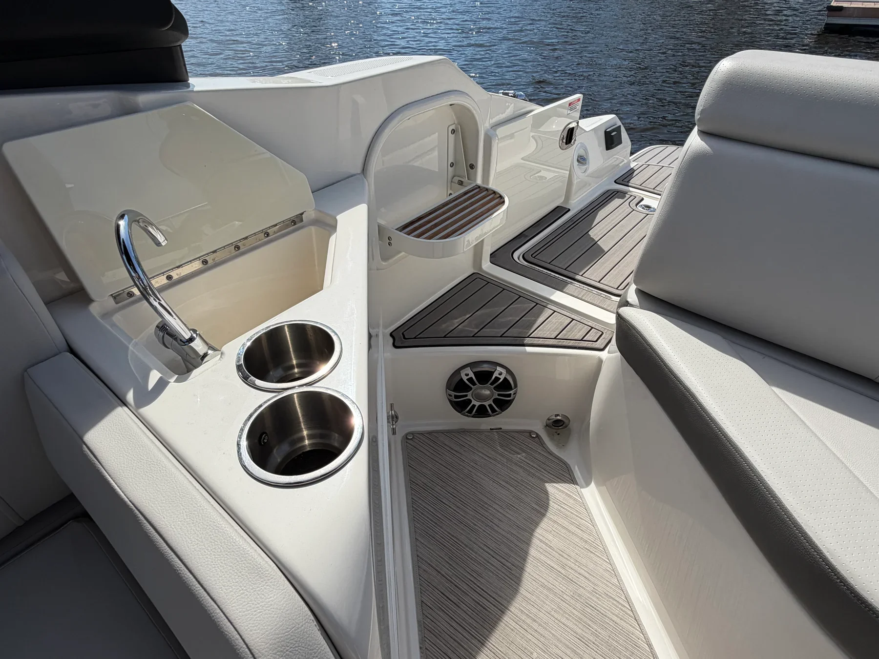 2024 Sea Ray 270 SD OB Image Thumbnail #26