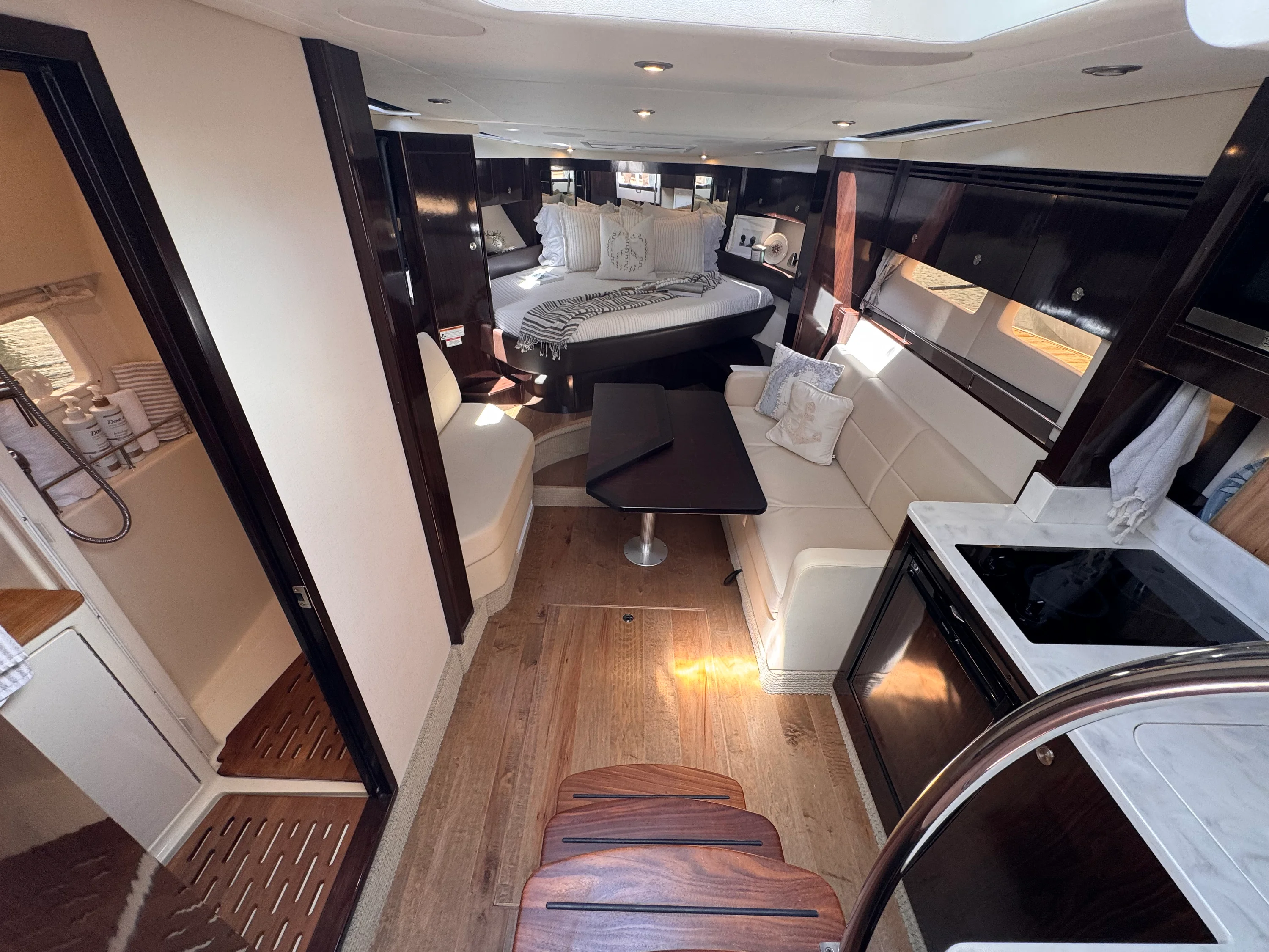 2018 Sea Ray 350 SUNDANCER Image Thumbnail #21