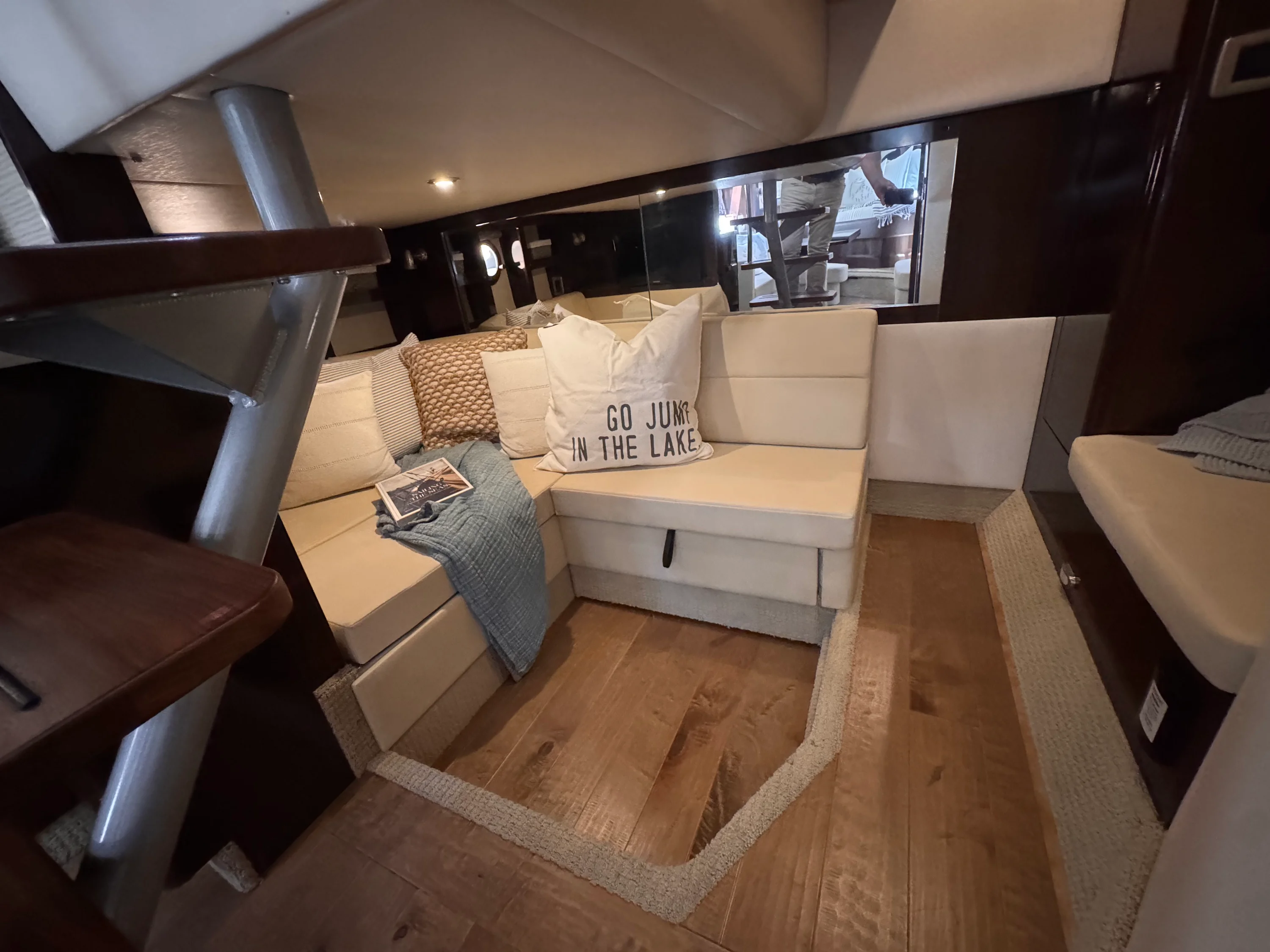 2018 Sea Ray 350 SUNDANCER Image Thumbnail #33