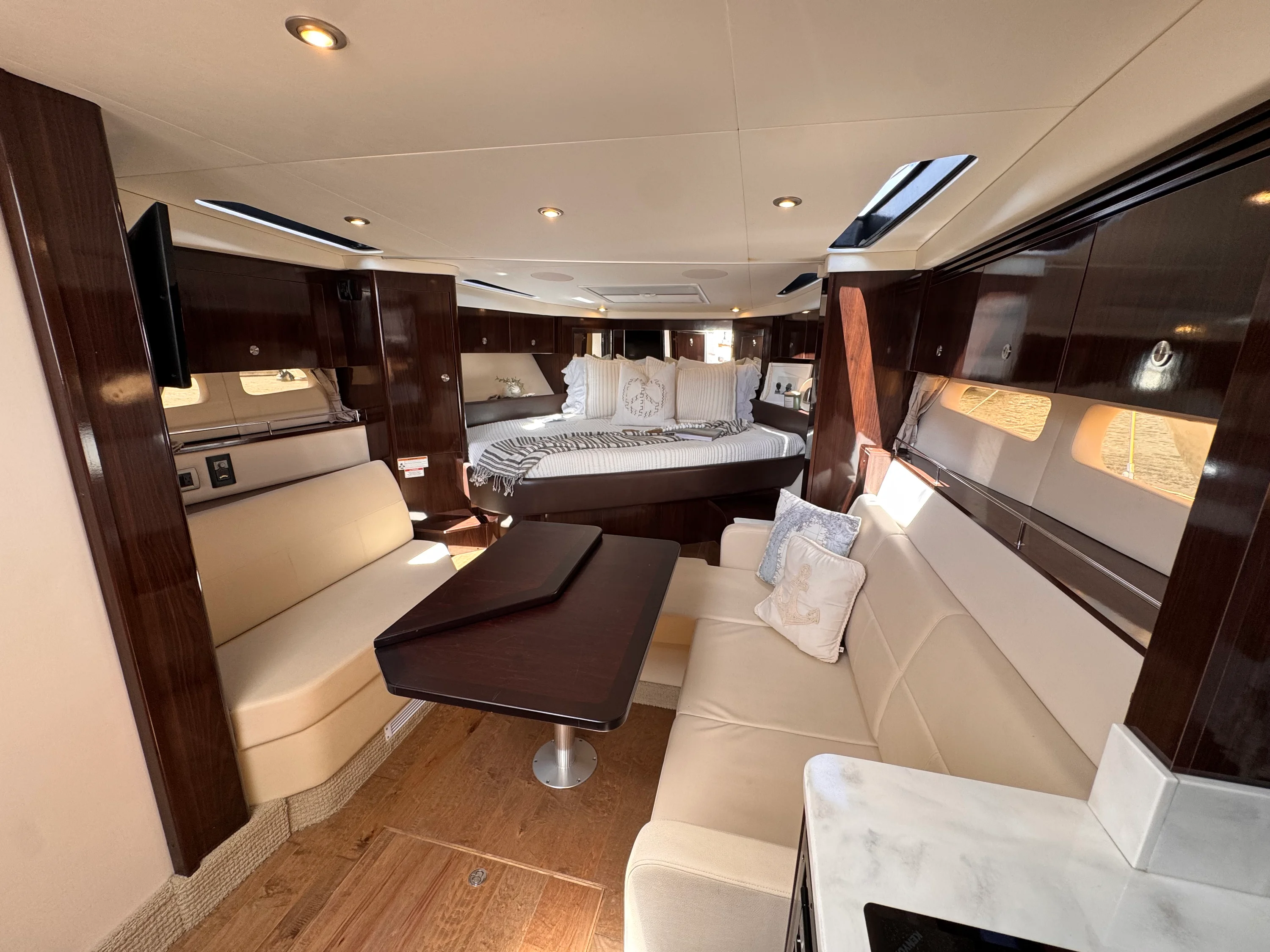 2018 Sea Ray 350 SUNDANCER Image Thumbnail #27