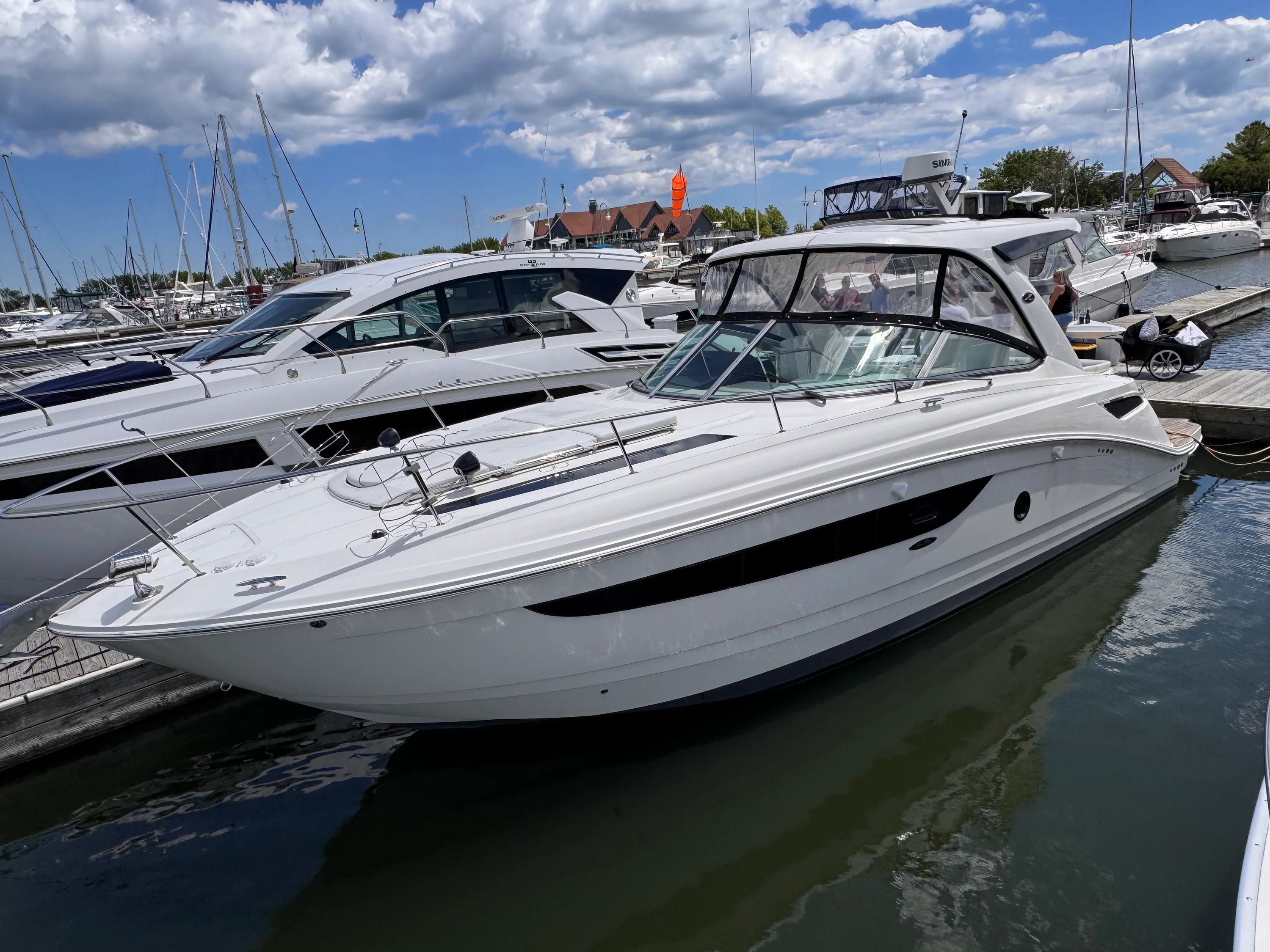 2018 Sea Ray 350 SUNDANCER Image Thumbnail #3
