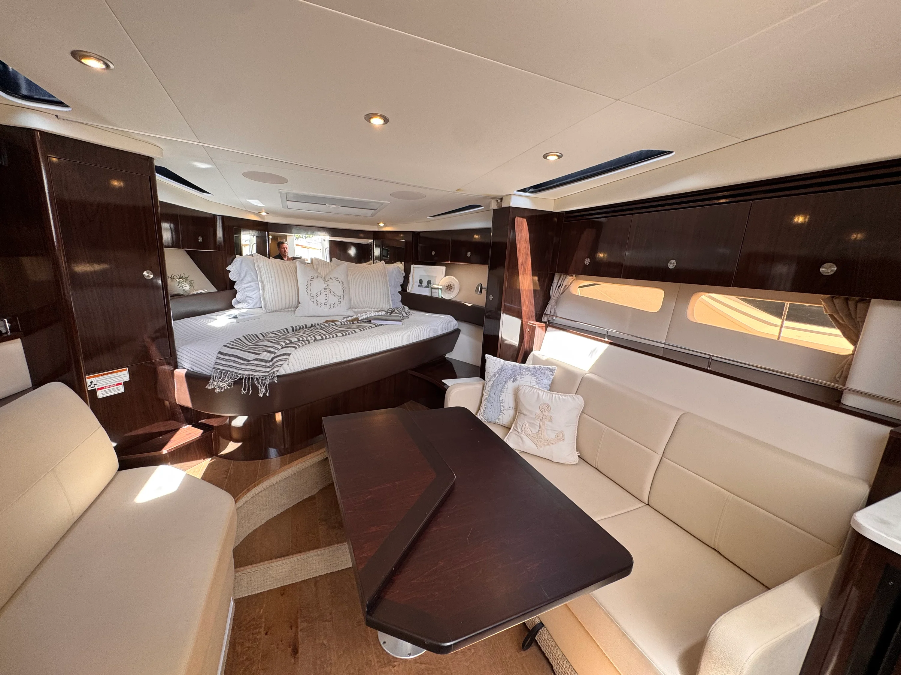 2018 Sea Ray 350 SUNDANCER Image Thumbnail #23