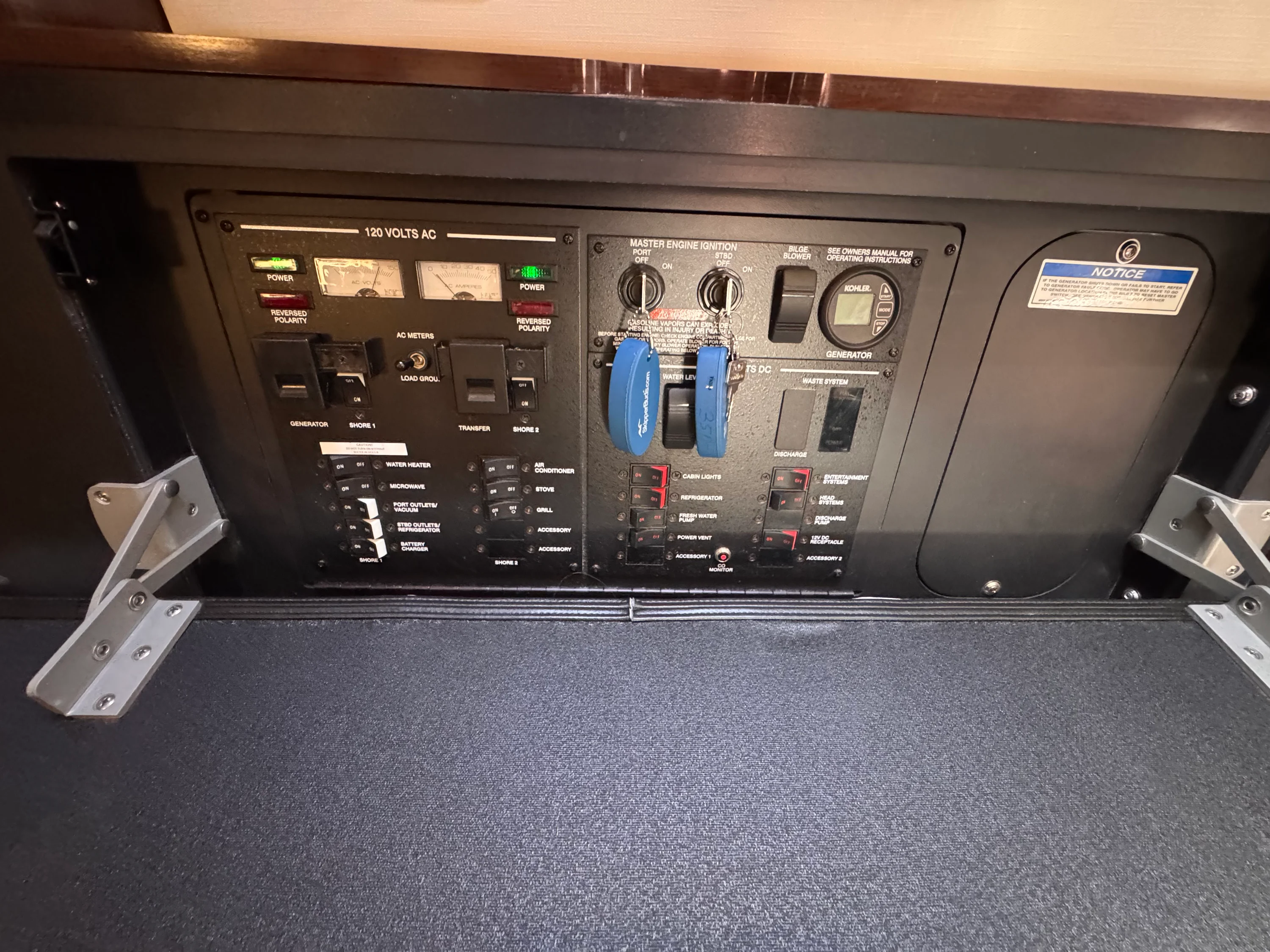 2018 Sea Ray 350 SUNDANCER Image Thumbnail #39