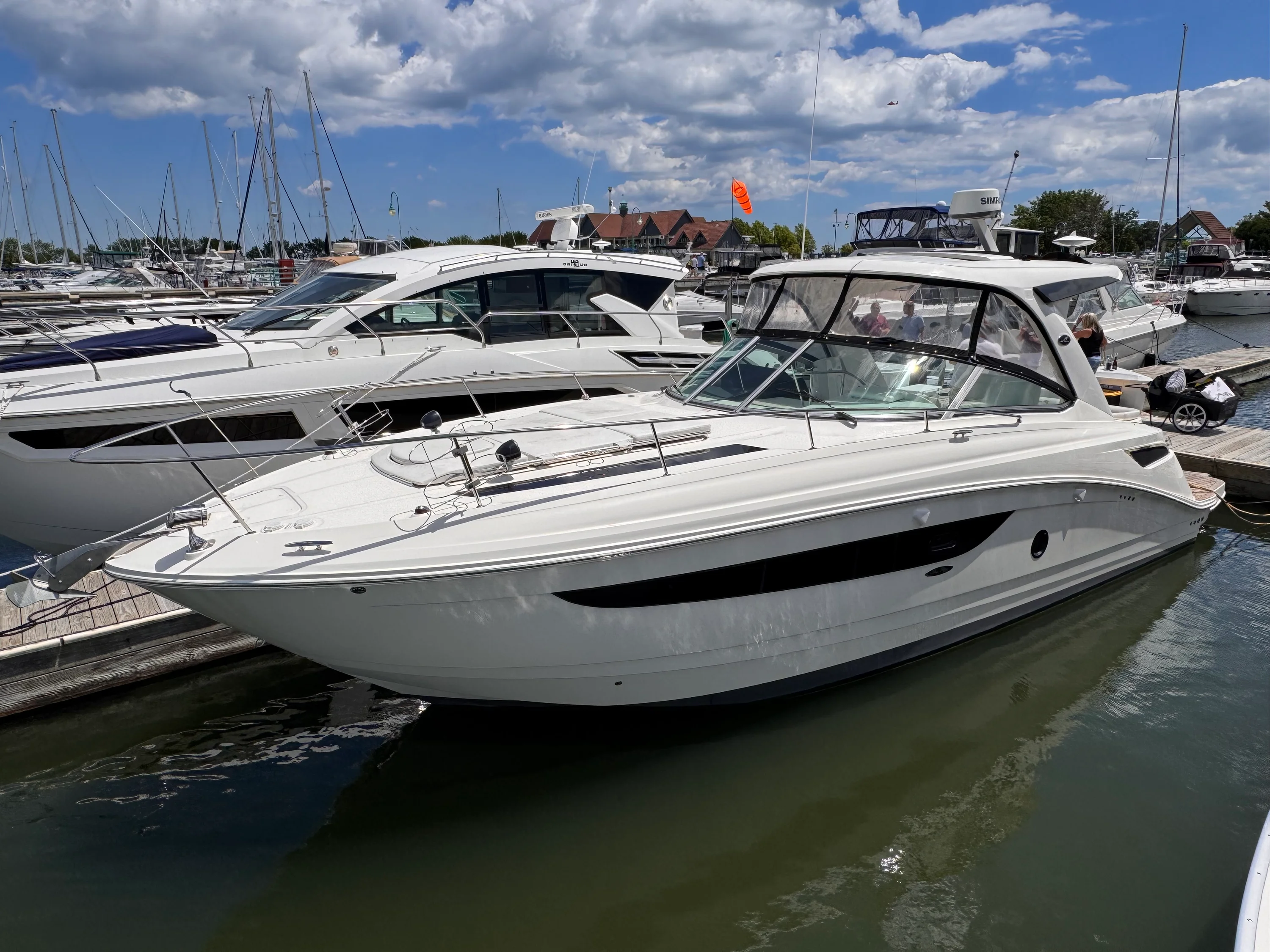 2018 Sea Ray 350 SUNDANCER Image Thumbnail #4