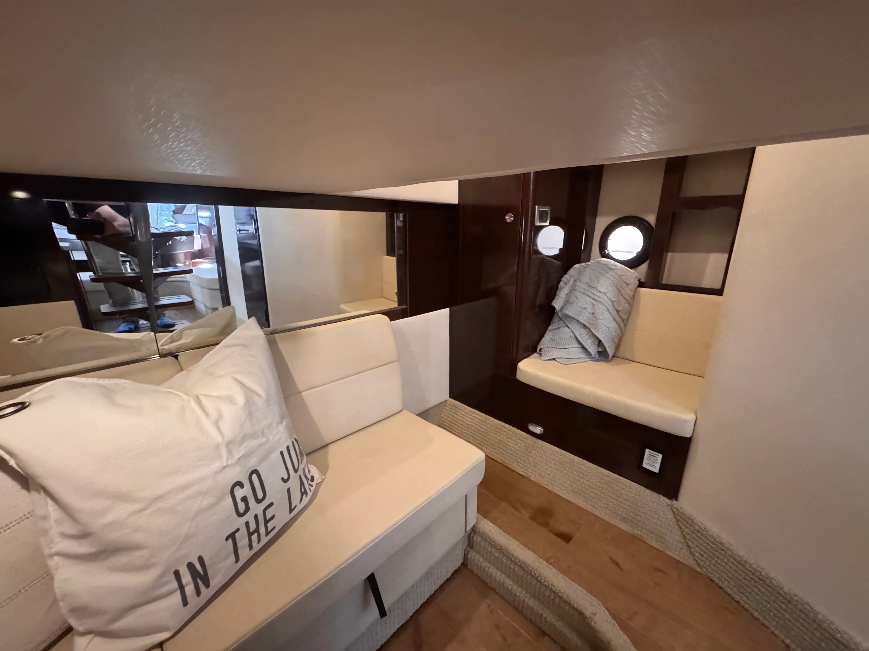 2018 Sea Ray 350 SUNDANCER Image Thumbnail #34
