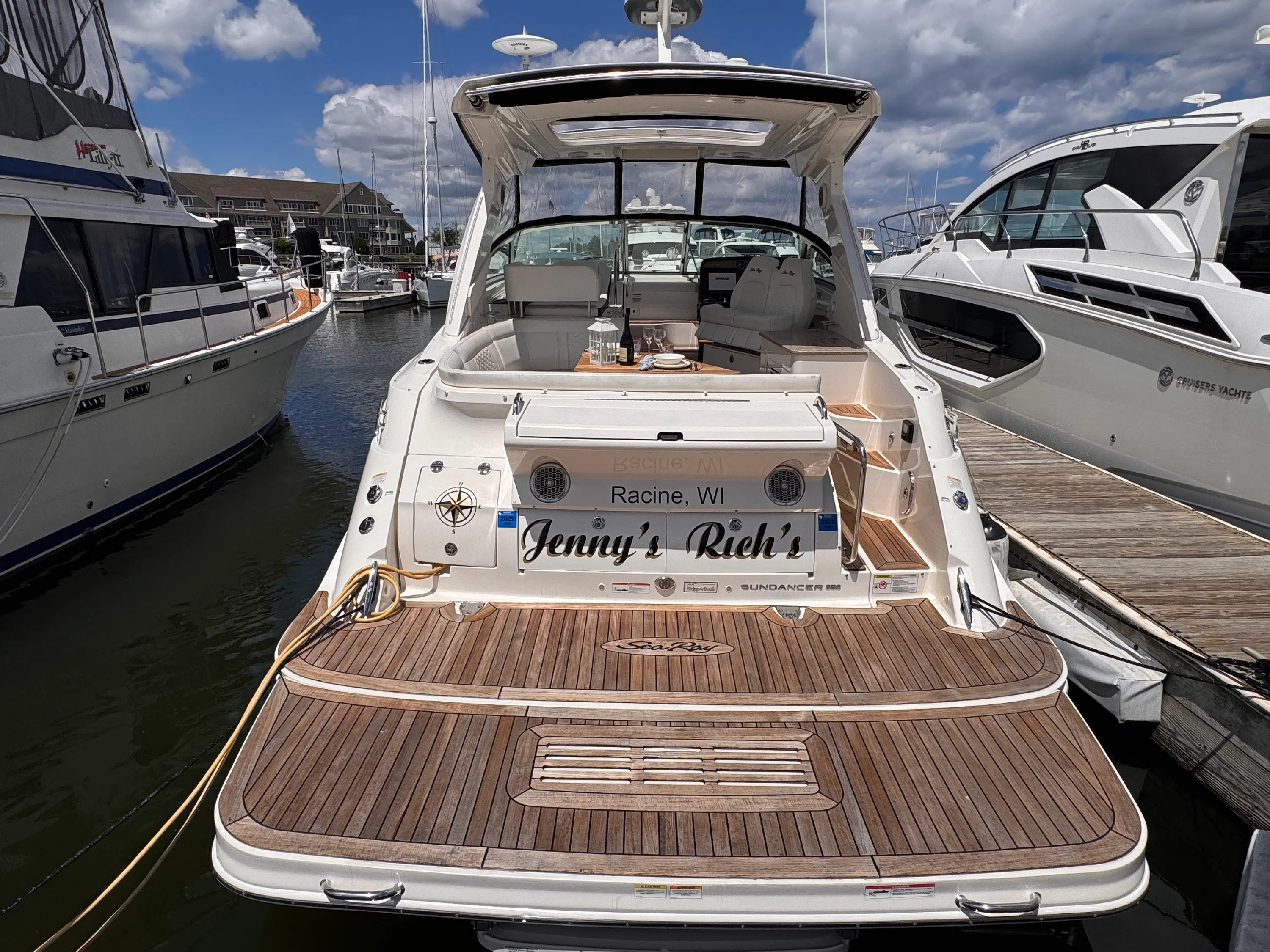 2018 Sea Ray 350 SUNDANCER Image Thumbnail #6