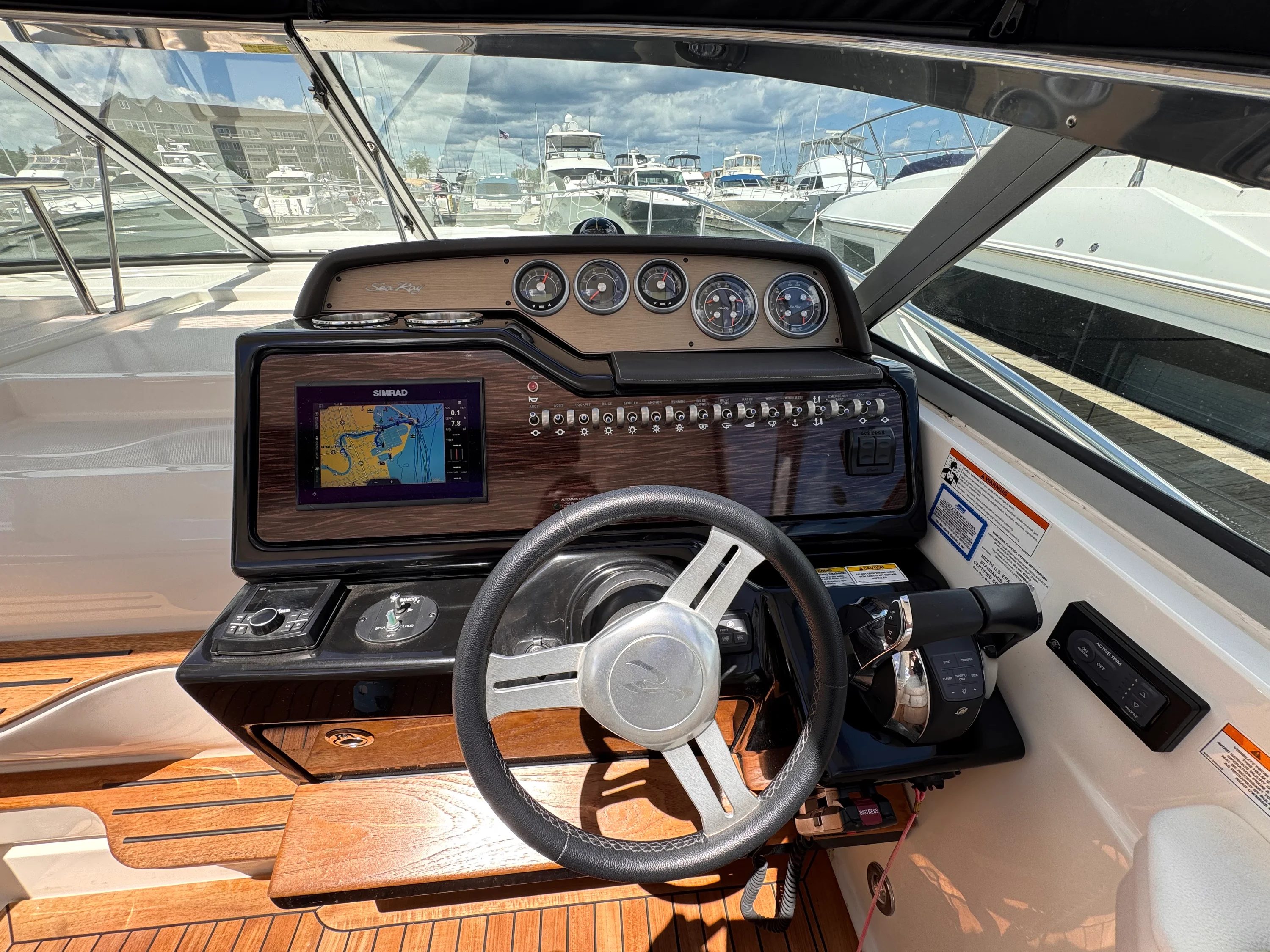 2018 Sea Ray 350 SUNDANCER Image Thumbnail #18