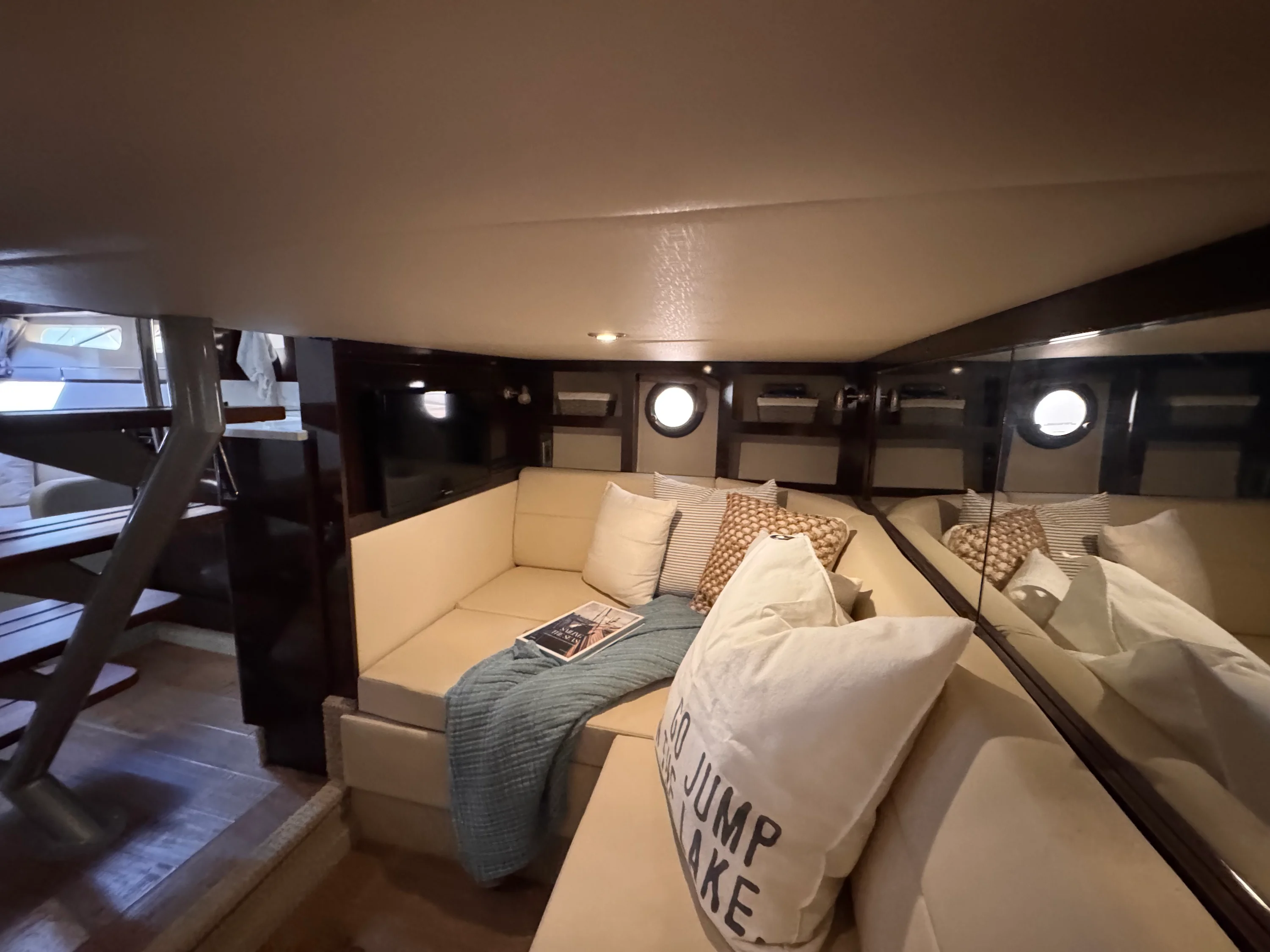 2018 Sea Ray 350 SUNDANCER Image Thumbnail #38