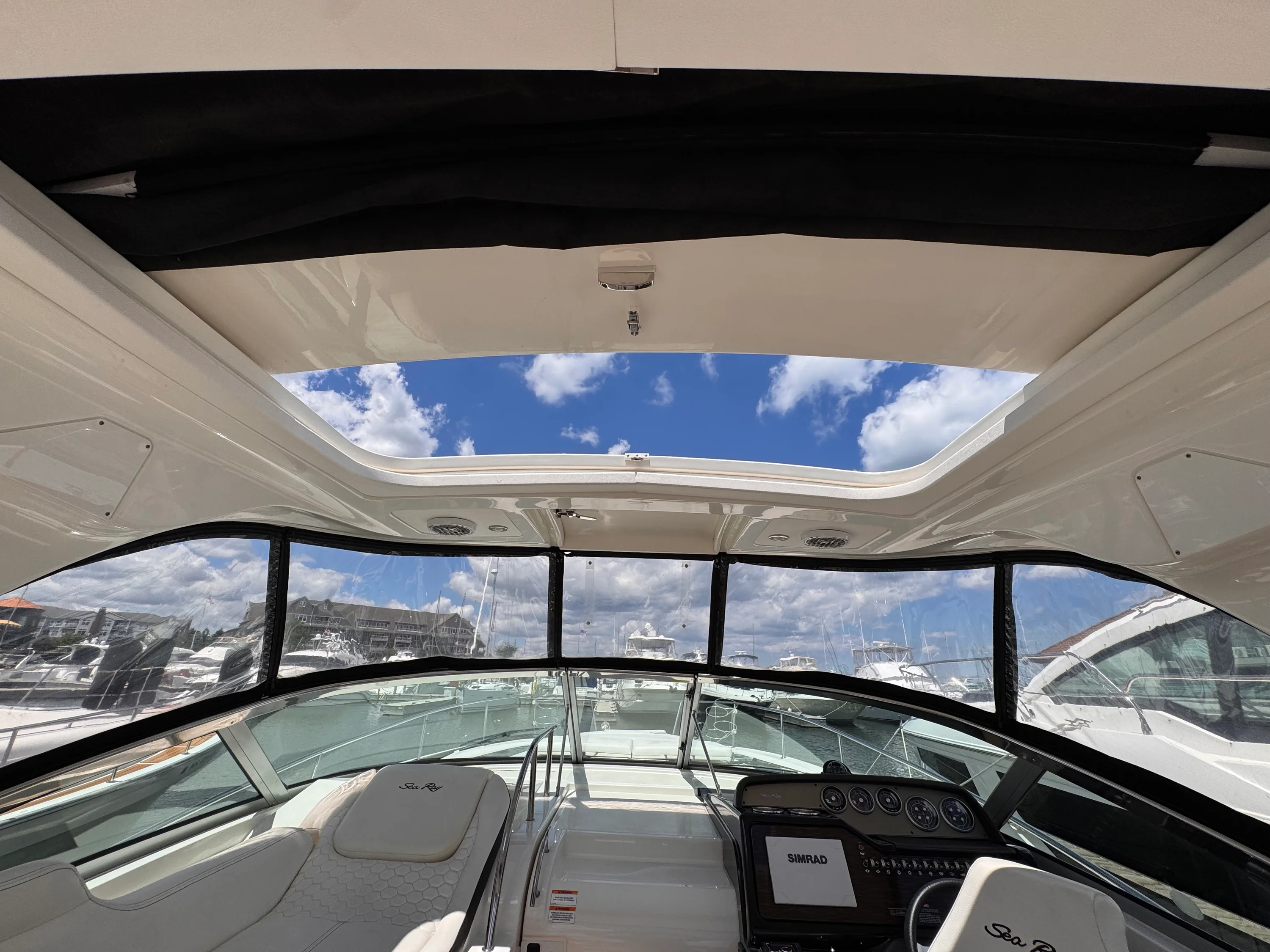 2018 Sea Ray 350 SUNDANCER Image Thumbnail #13