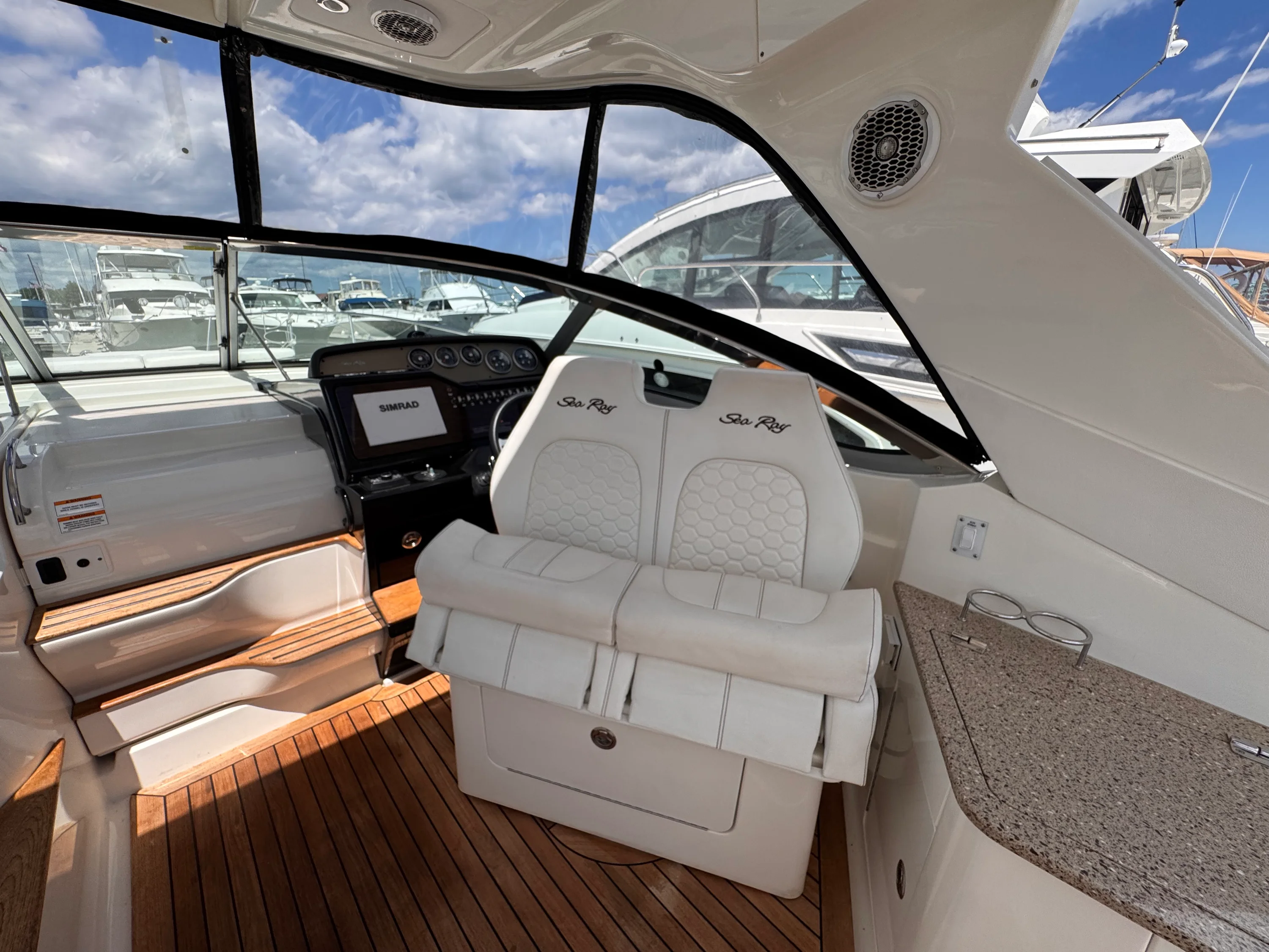 2018 Sea Ray 350 SUNDANCER Image Thumbnail #14