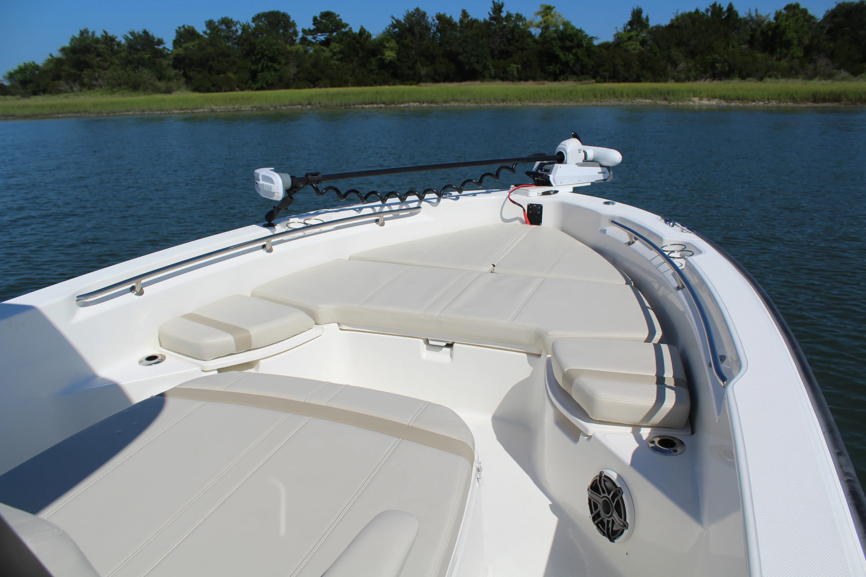 2025 Boston Whaler 250 DAUNTLESS Image Thumbnail #13