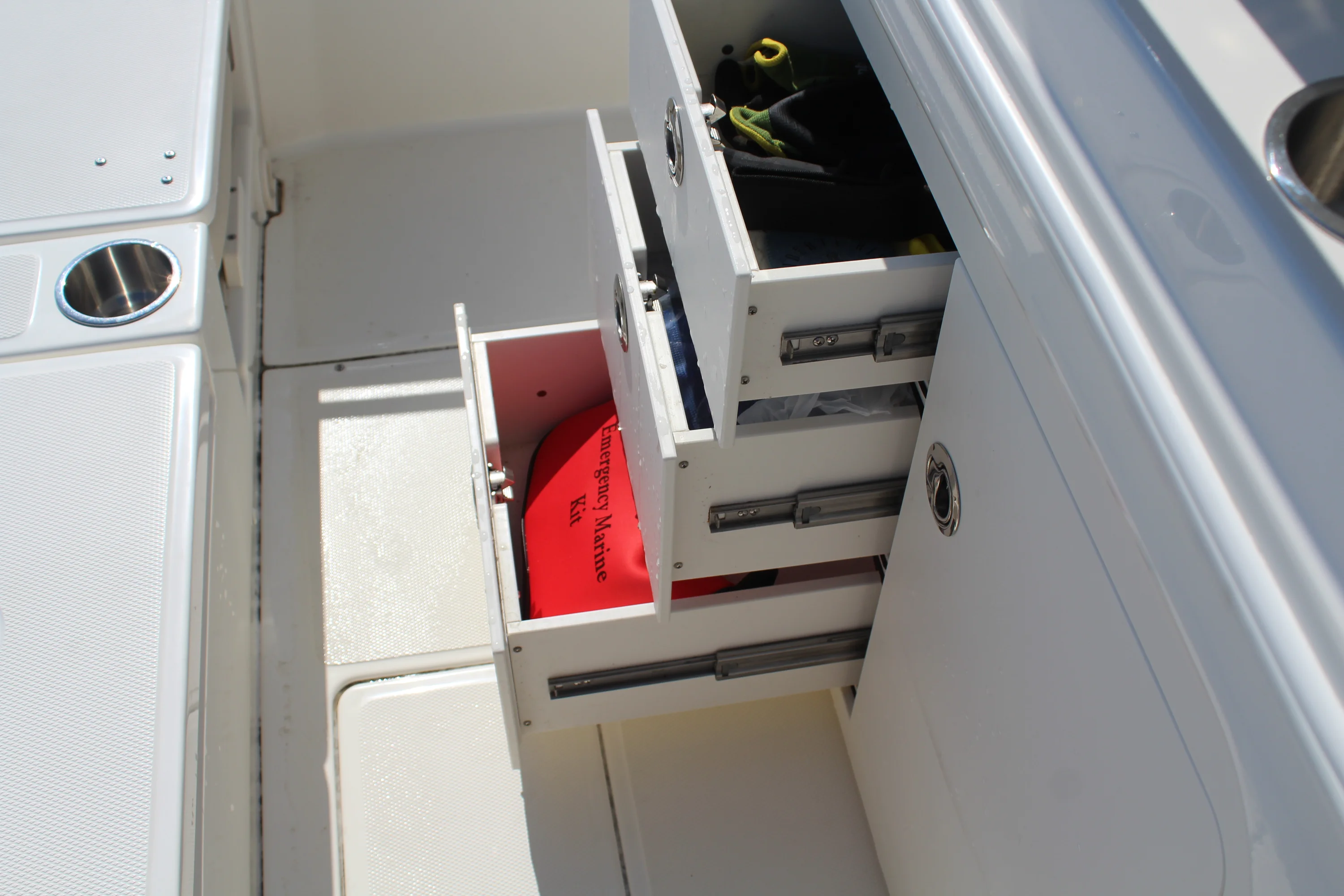 2025 Boston Whaler 250 DAUNTLESS Image Thumbnail #16