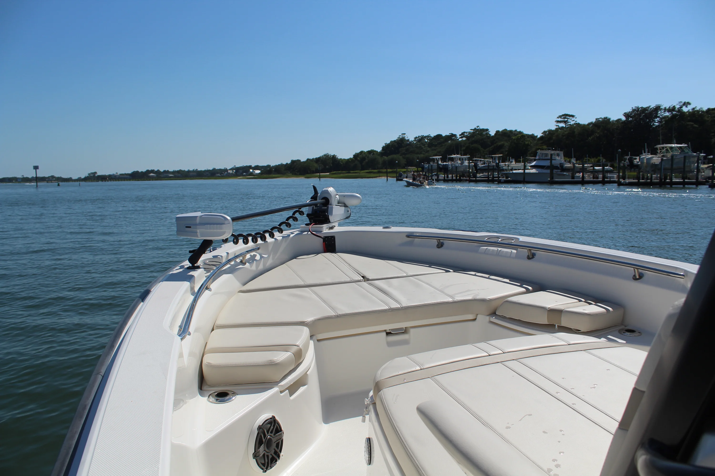 2025 Boston Whaler 250 DAUNTLESS Image Thumbnail #6