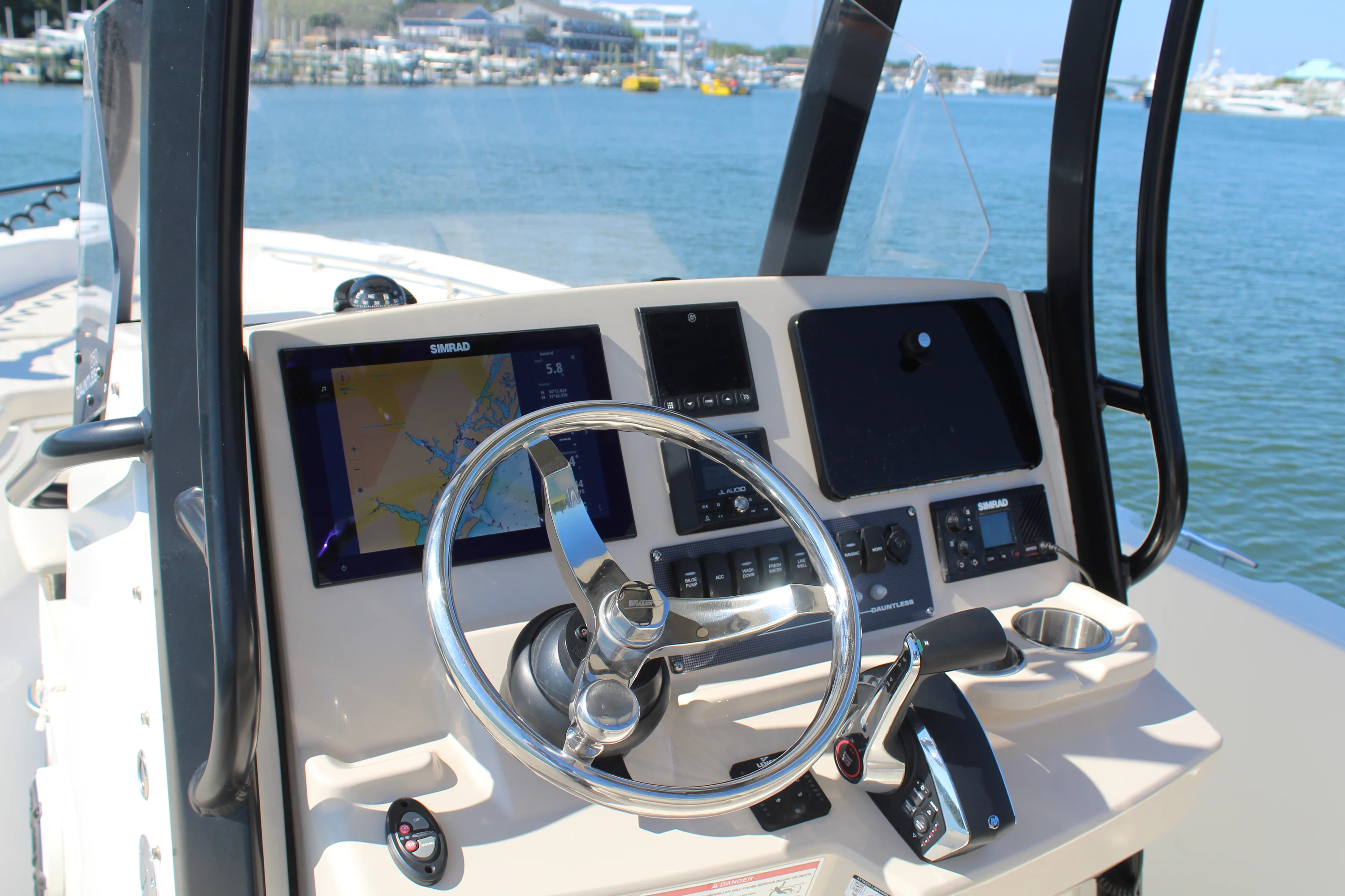2025 Boston Whaler 250 DAUNTLESS Image Thumbnail #21