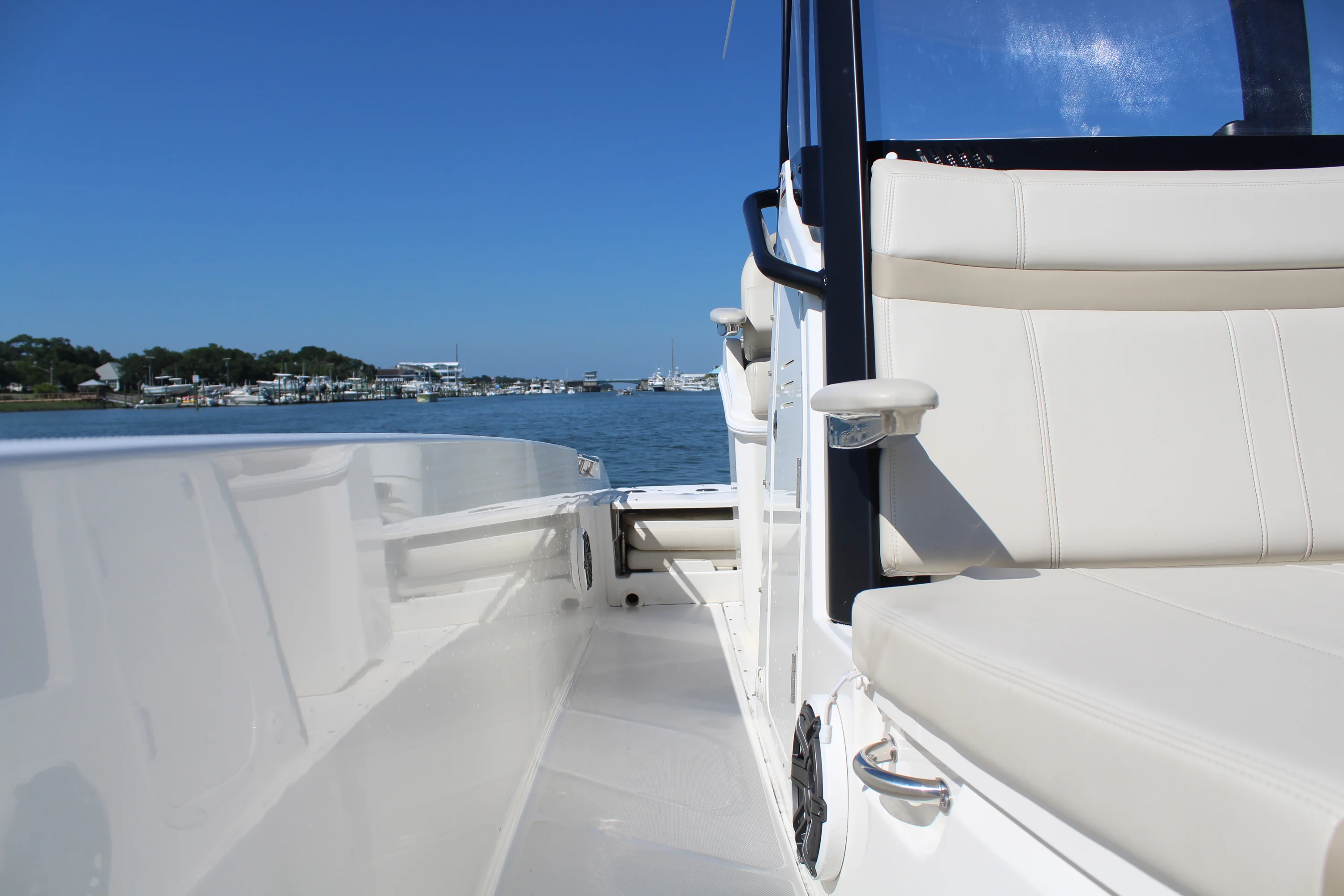 2025 Boston Whaler 250 DAUNTLESS Image Thumbnail #15