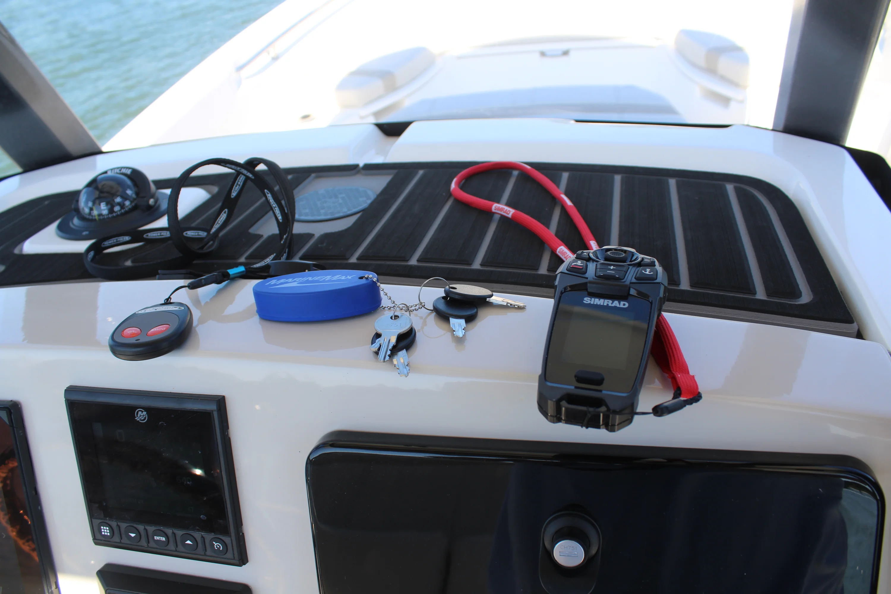 2025 Boston Whaler 250 DAUNTLESS Image Thumbnail #17