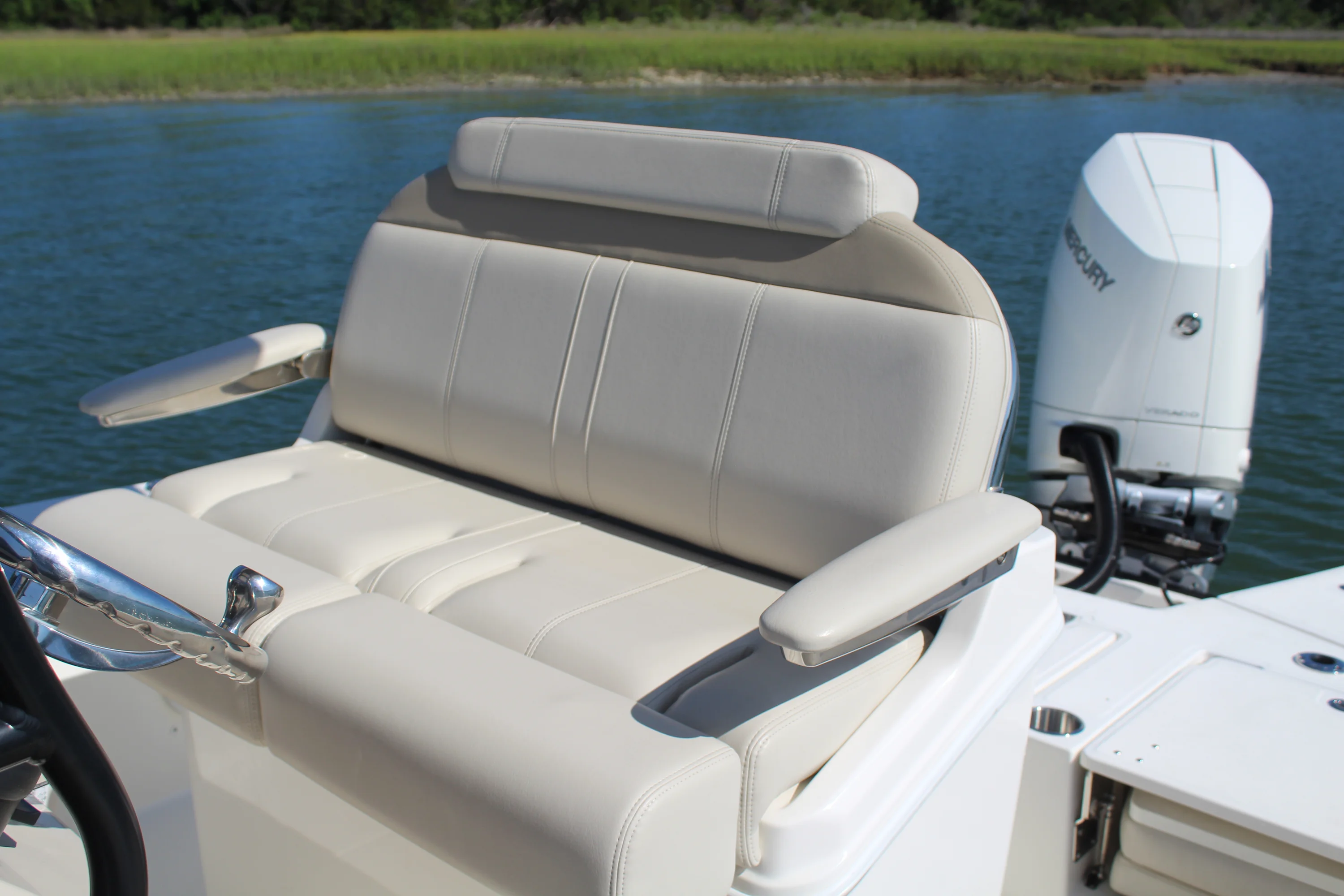 2025 Boston Whaler 250 DAUNTLESS Image Thumbnail #19