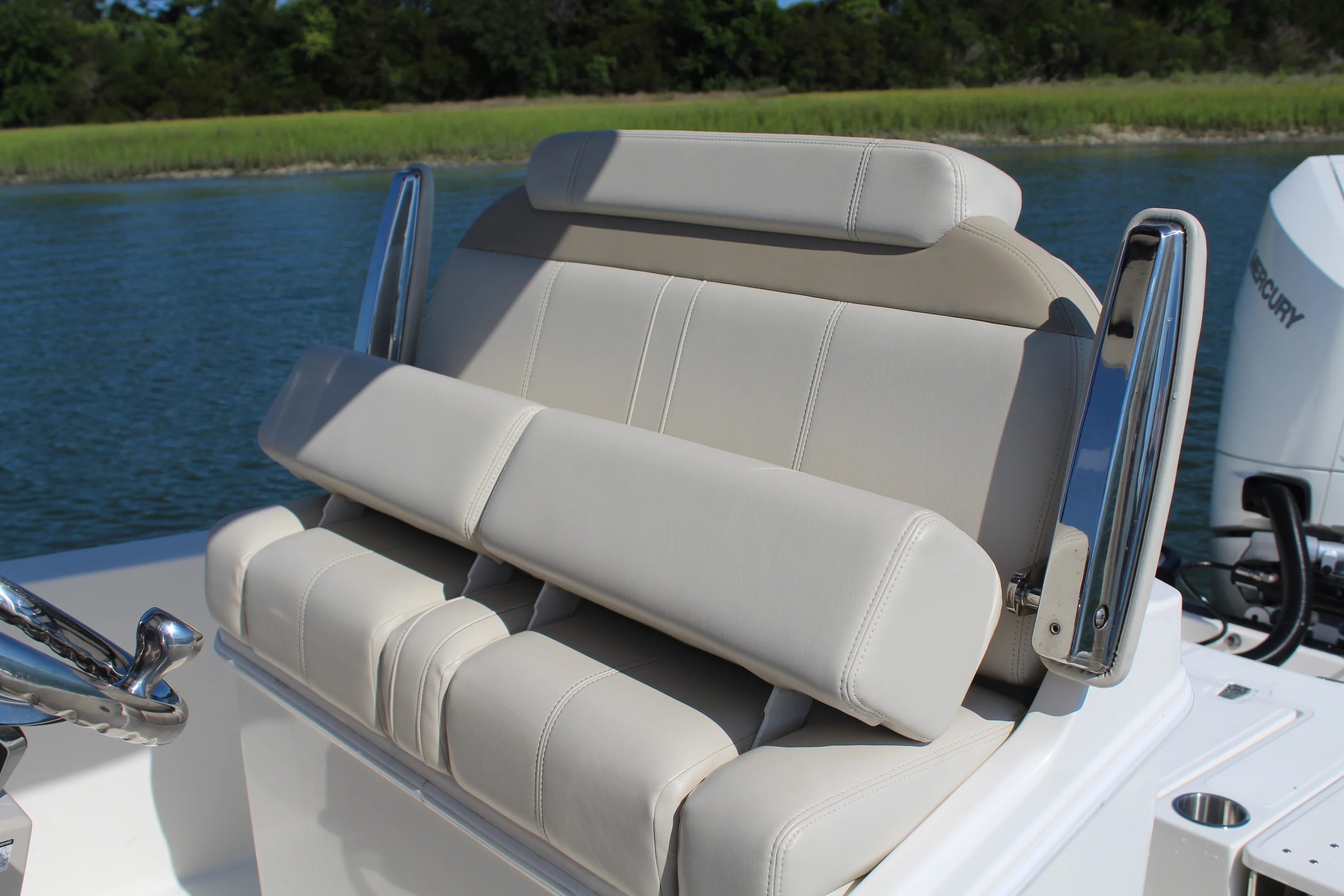 2025 Boston Whaler 250 DAUNTLESS Image Thumbnail #20
