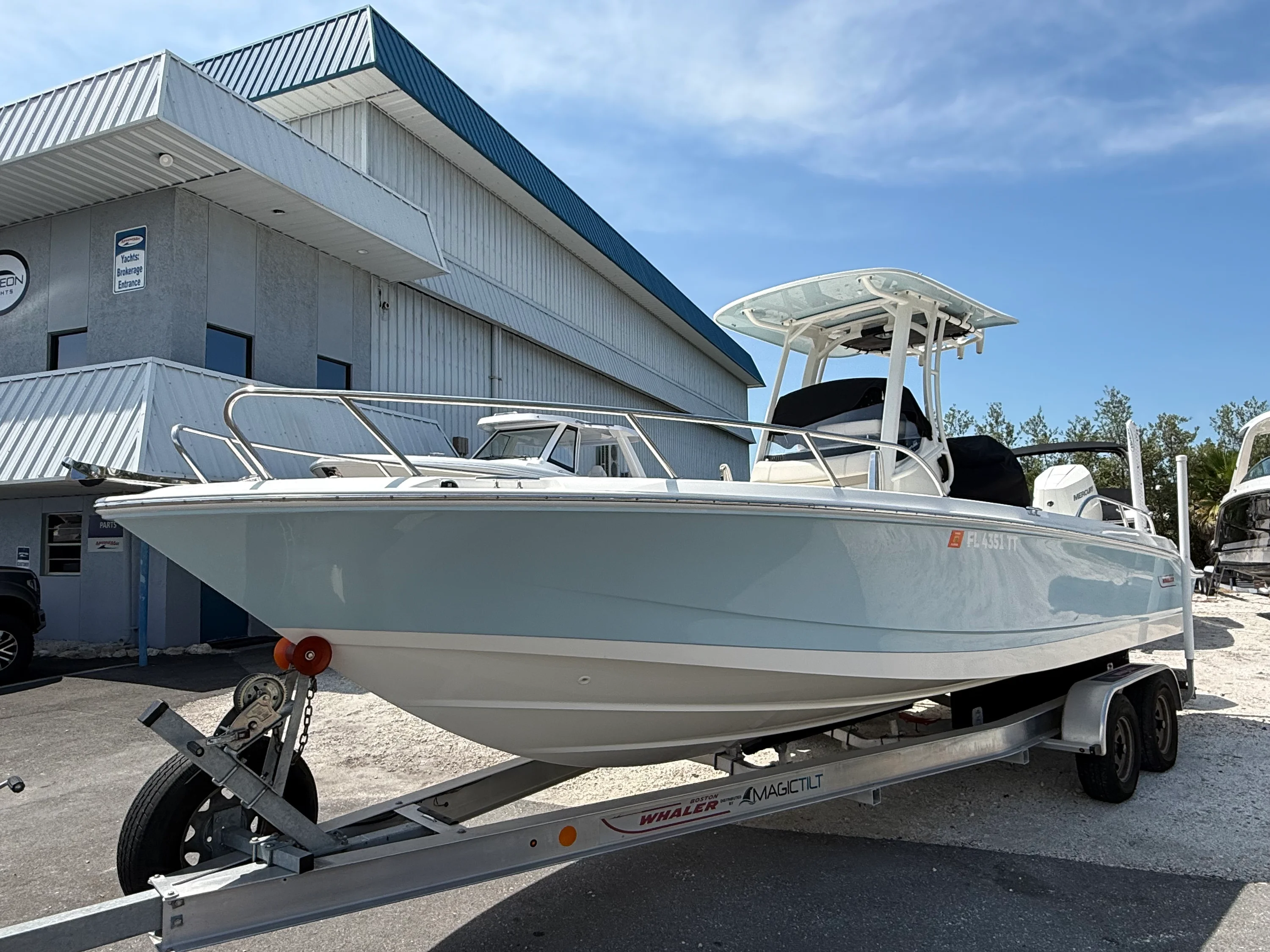 2024 Boston Whaler 25 DAUNTLESS Image Thumbnail #1