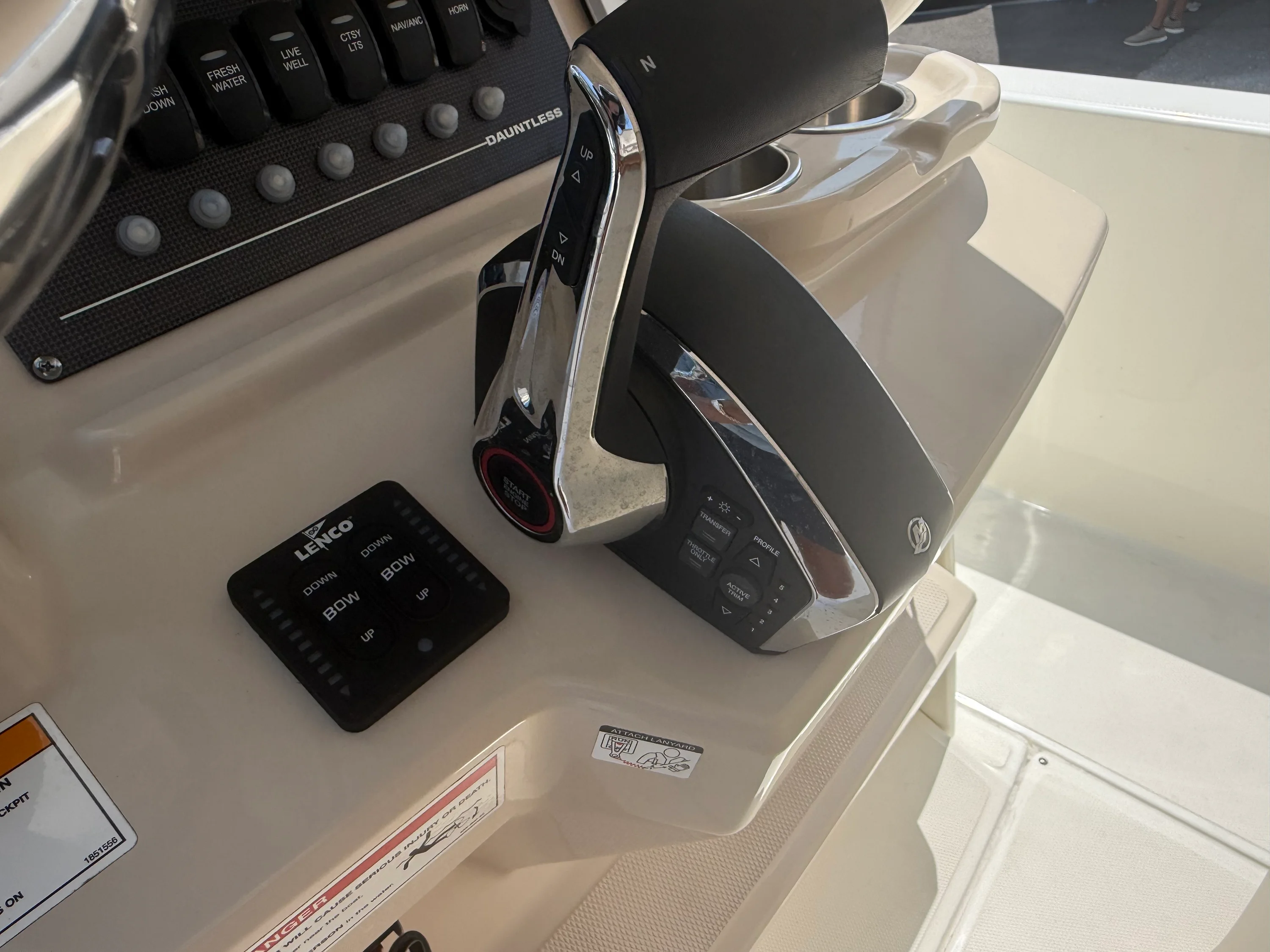 2024 Boston Whaler 25 DAUNTLESS Image Thumbnail #15