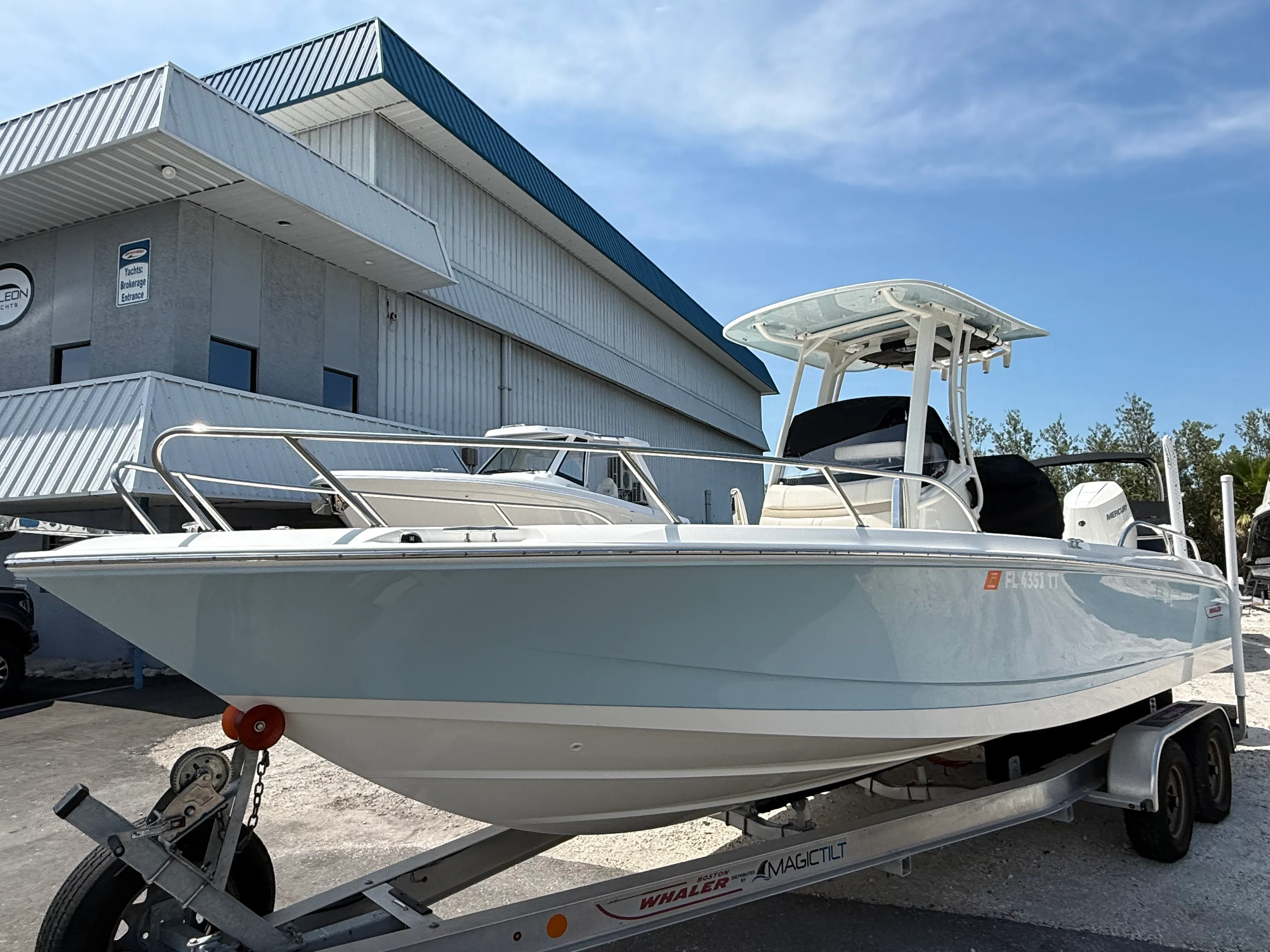 2024 Boston Whaler 25 DAUNTLESS Image Thumbnail #0