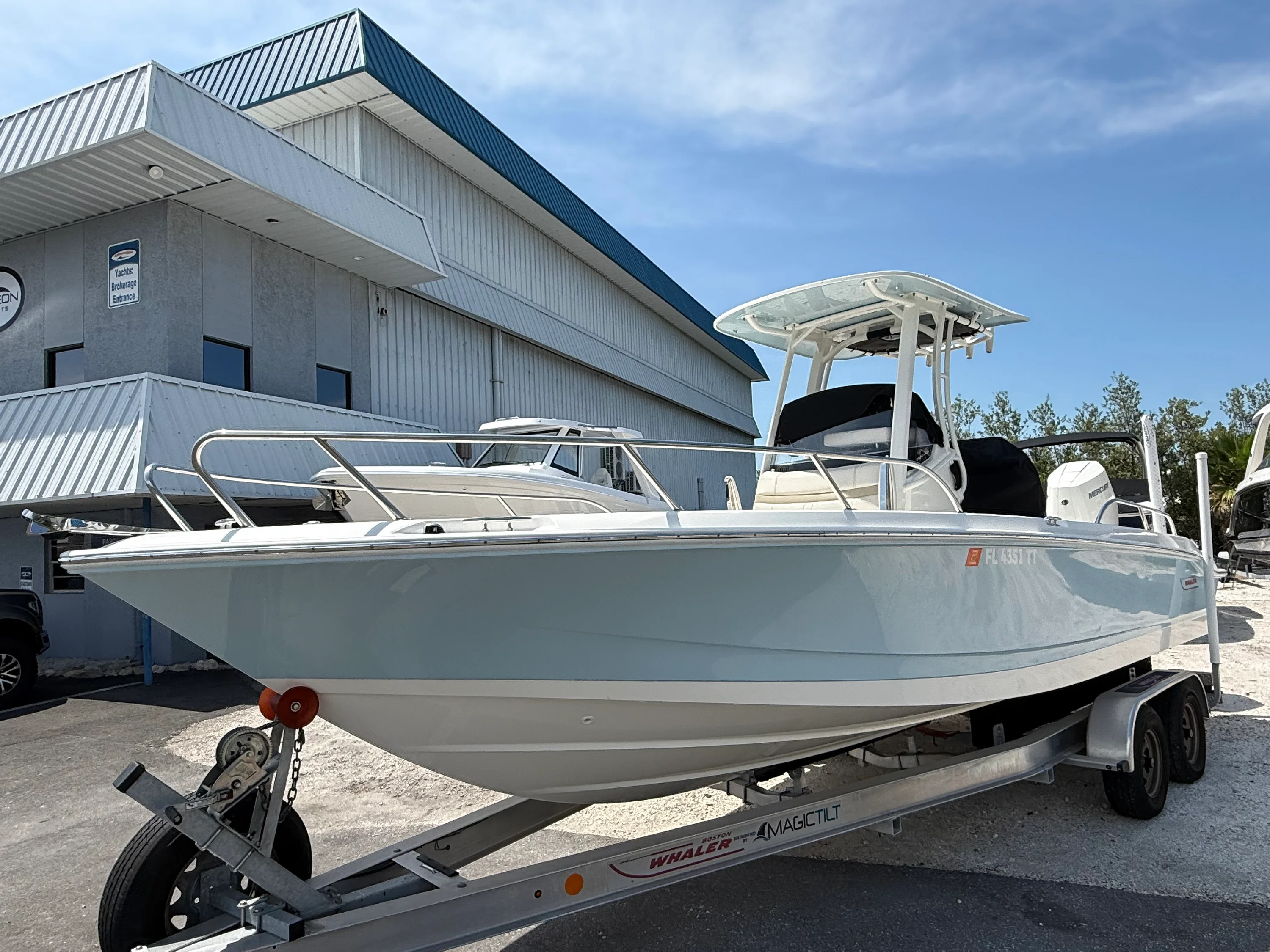2024 Boston Whaler 25 DAUNTLESS Image Thumbnail #3