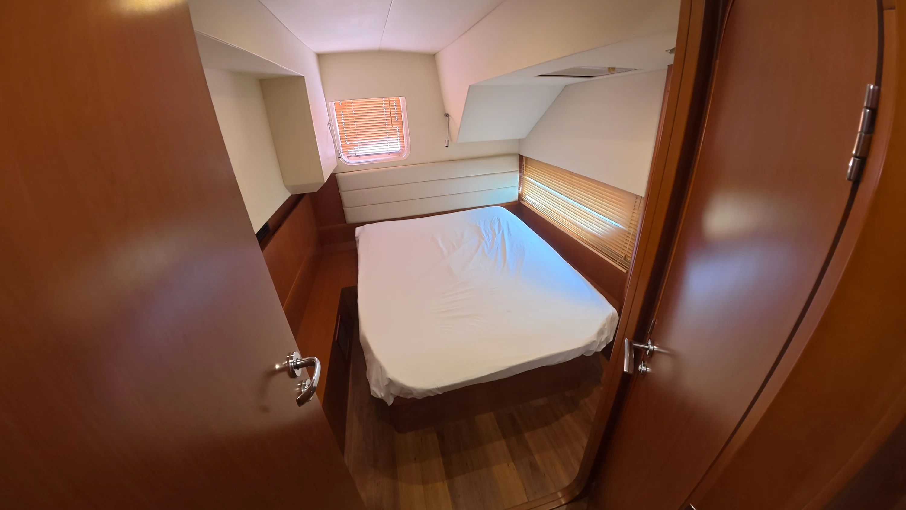 2016 Aquila 48 Image Thumbnail #17