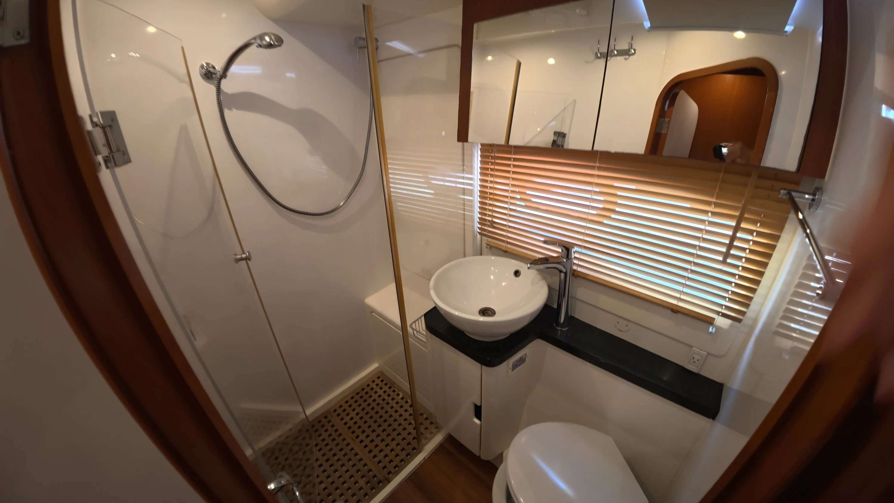 2016 Aquila 48 Image Thumbnail #28